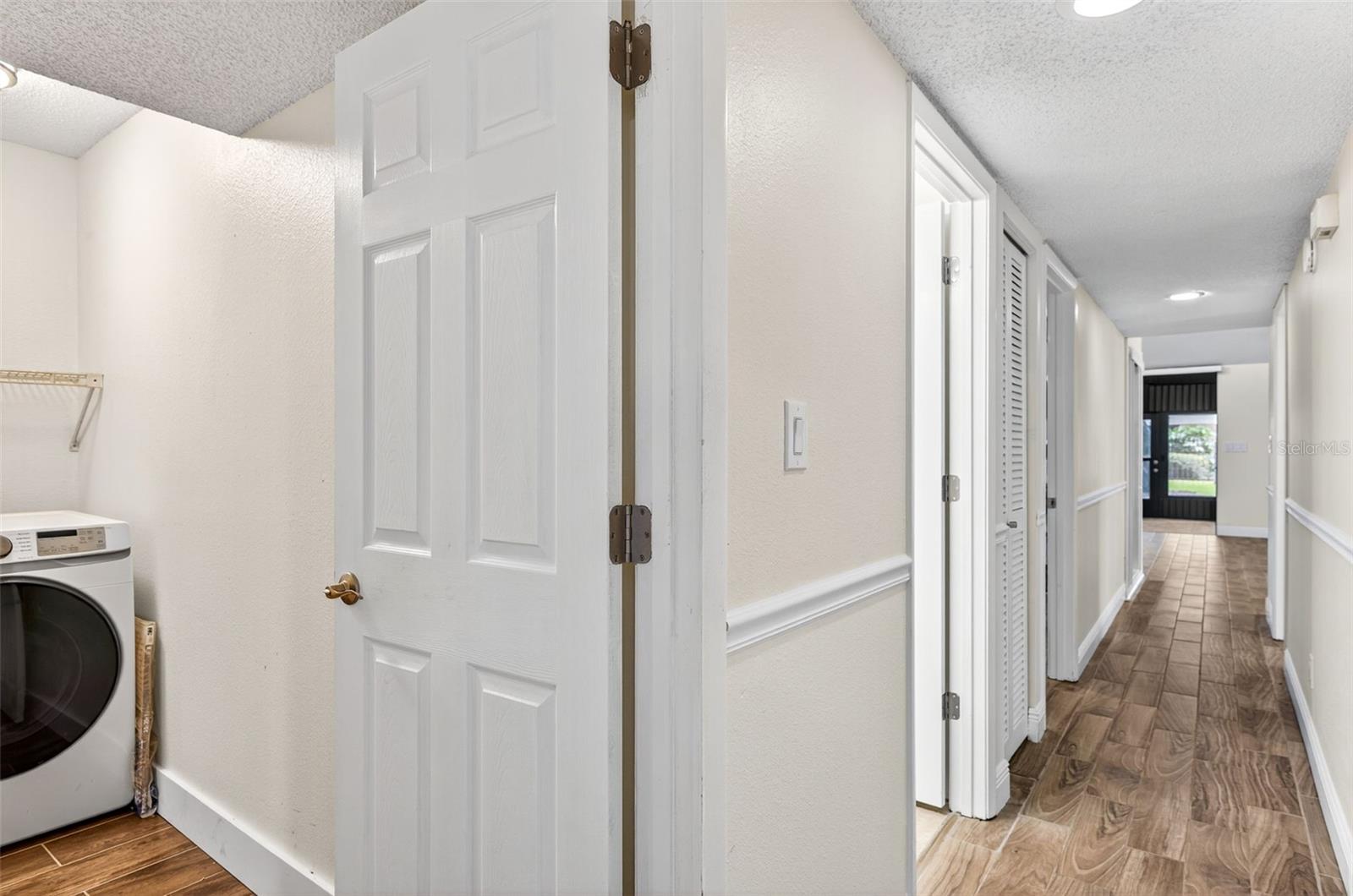 Image 42 of 55 For 107 Seville Court N