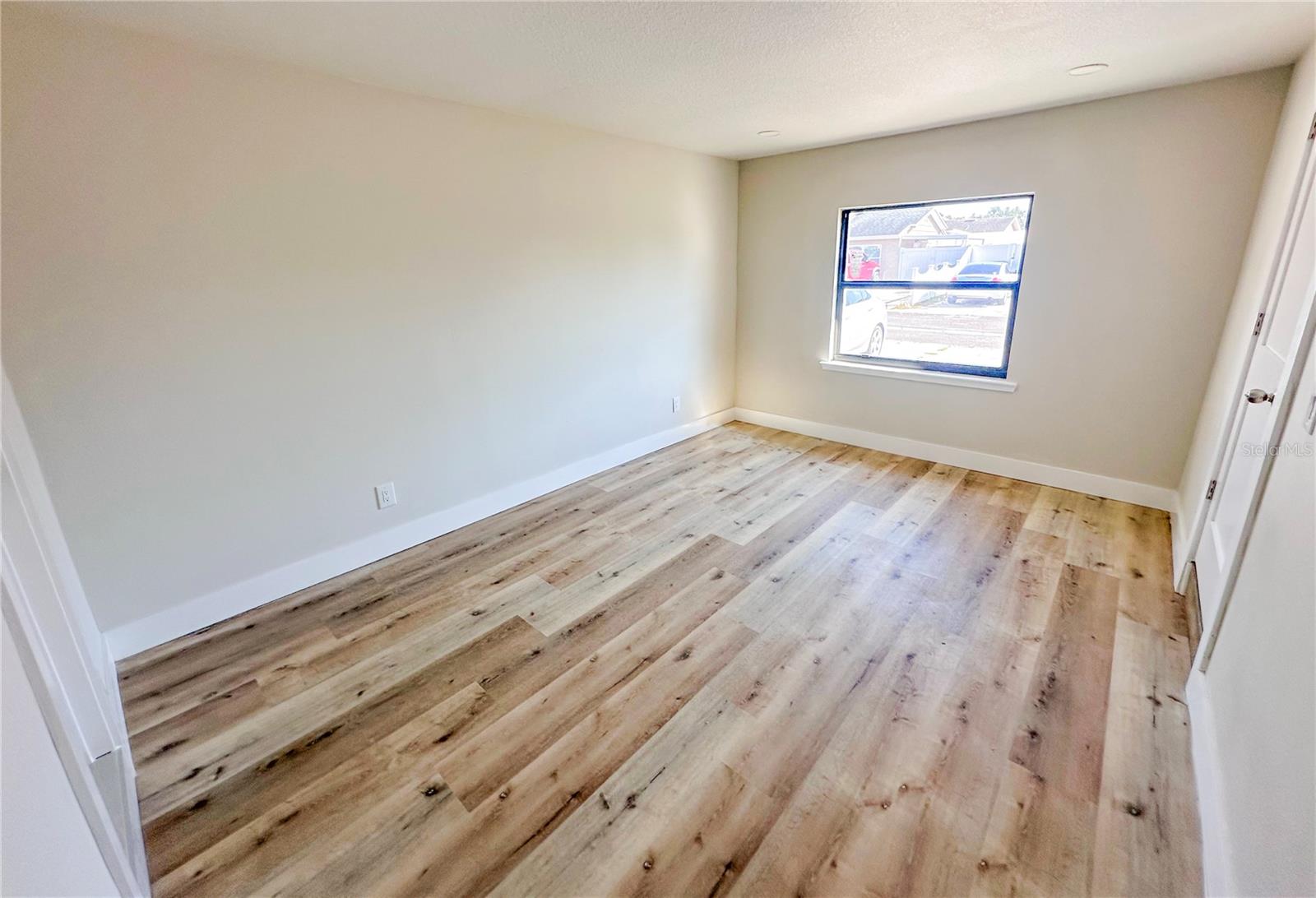 Image 13 of 29 For 8902 Wing Tip Court