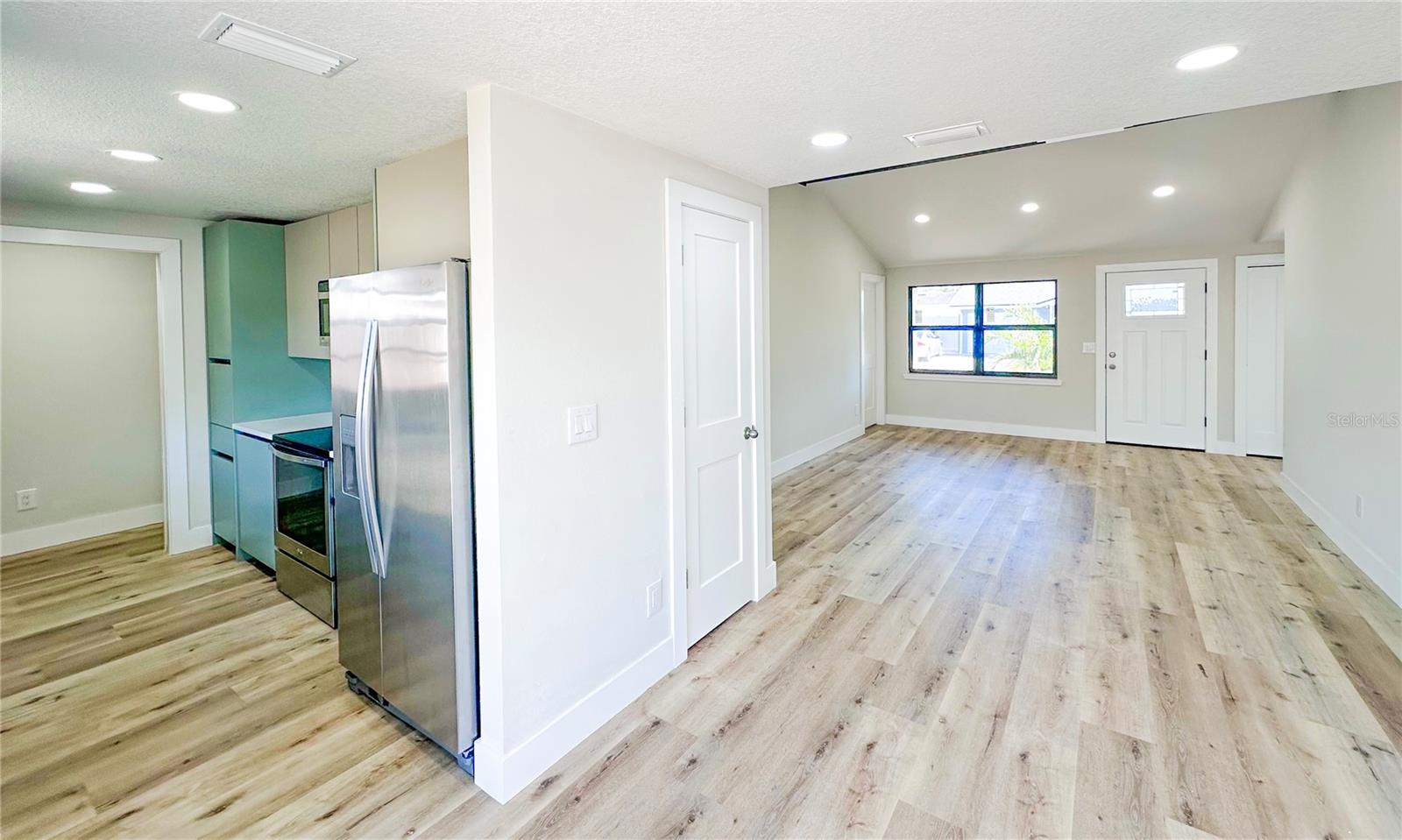 Image 14 of 29 For 8902 Wing Tip Court