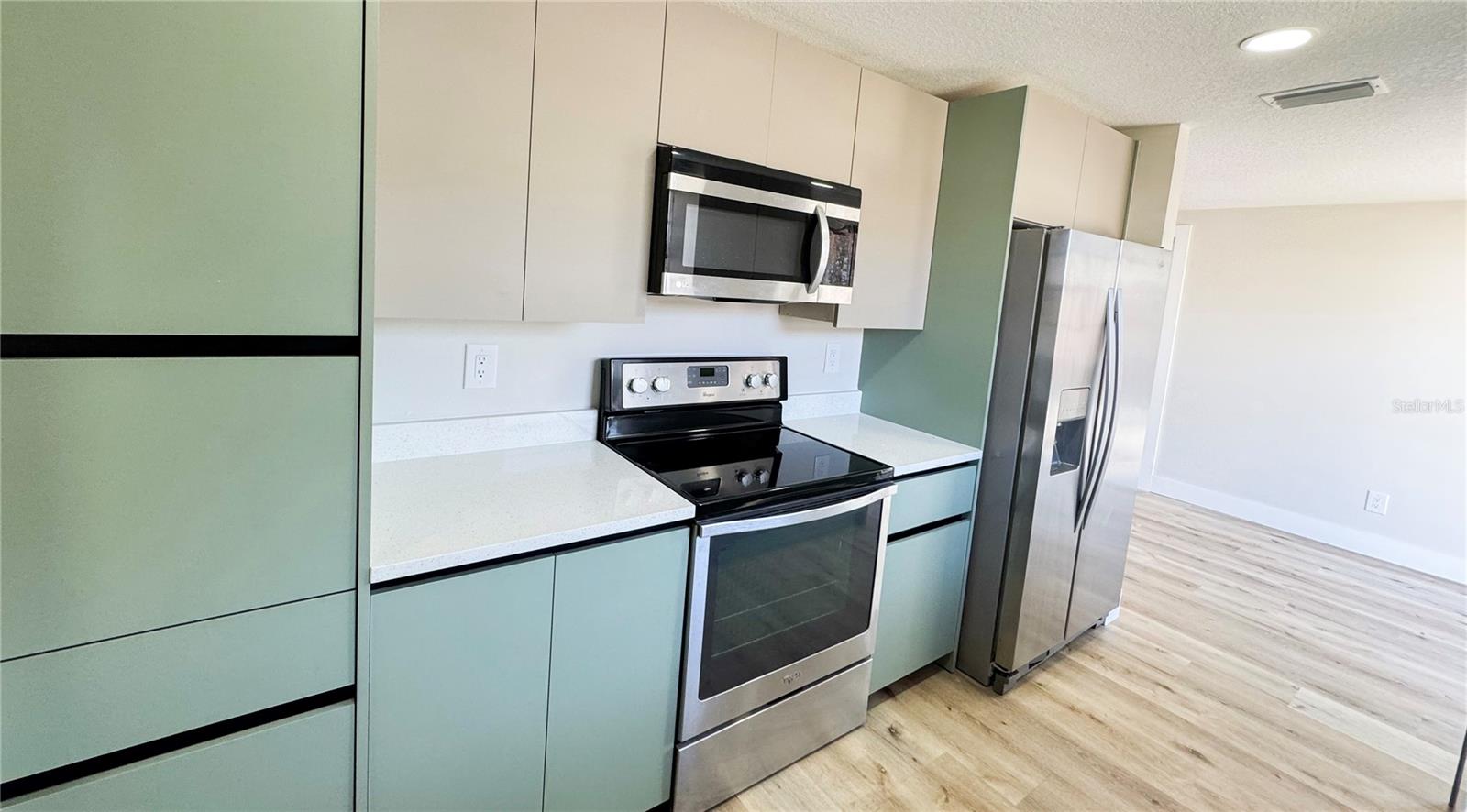 Image 18 of 29 For 8902 Wing Tip Court