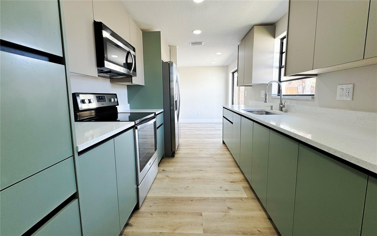 Image 19 of 29 For 8902 Wing Tip Court