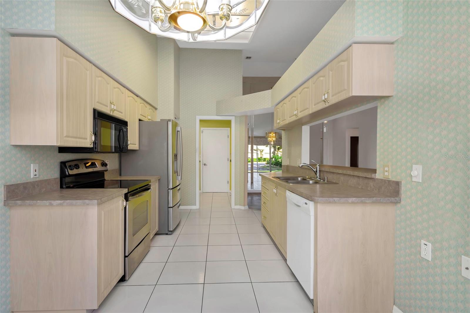 Image 16 of 54 For 3532 Cayman Court