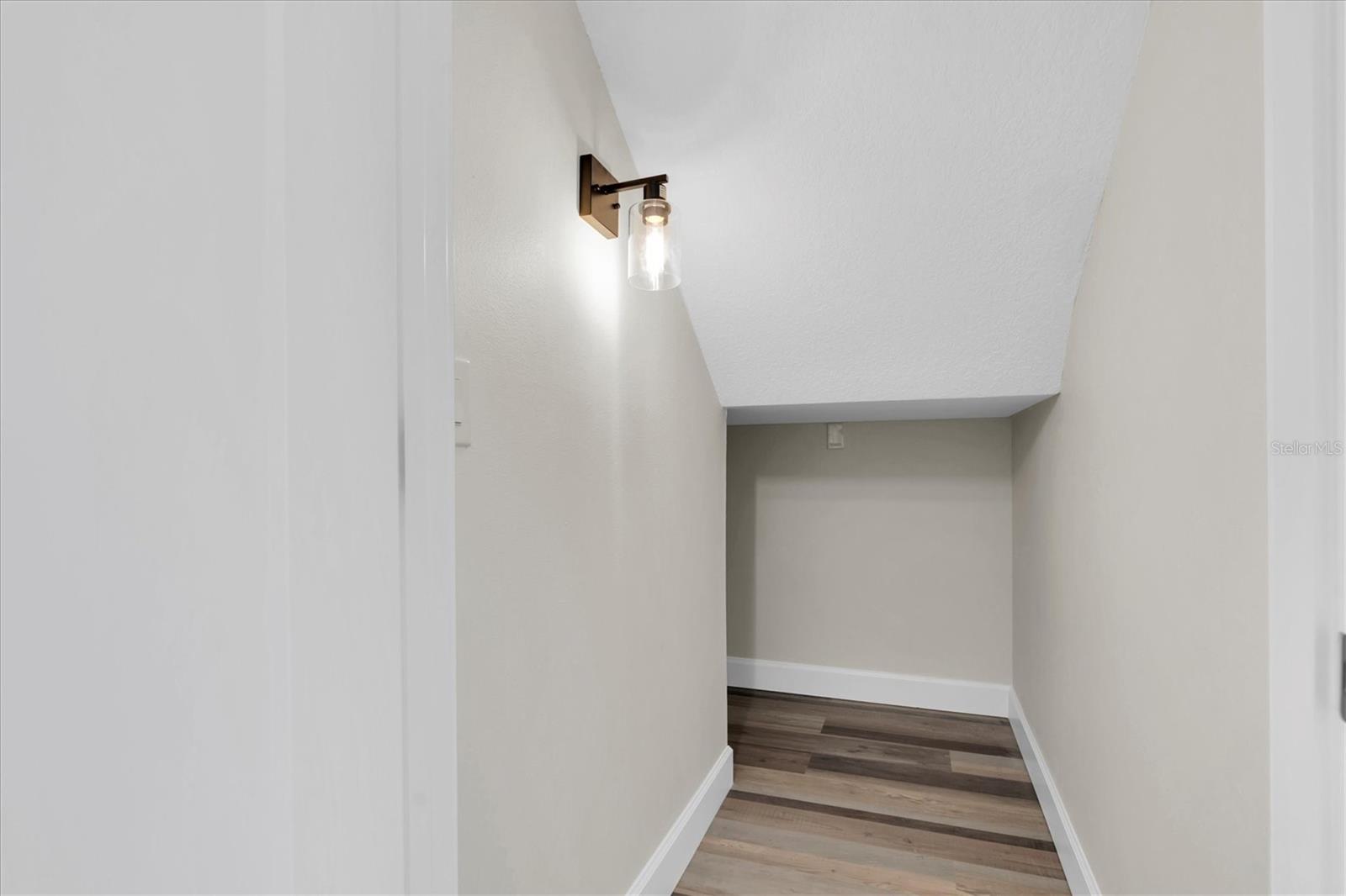 Image 21 of 50 For 1944 Vista View Drive