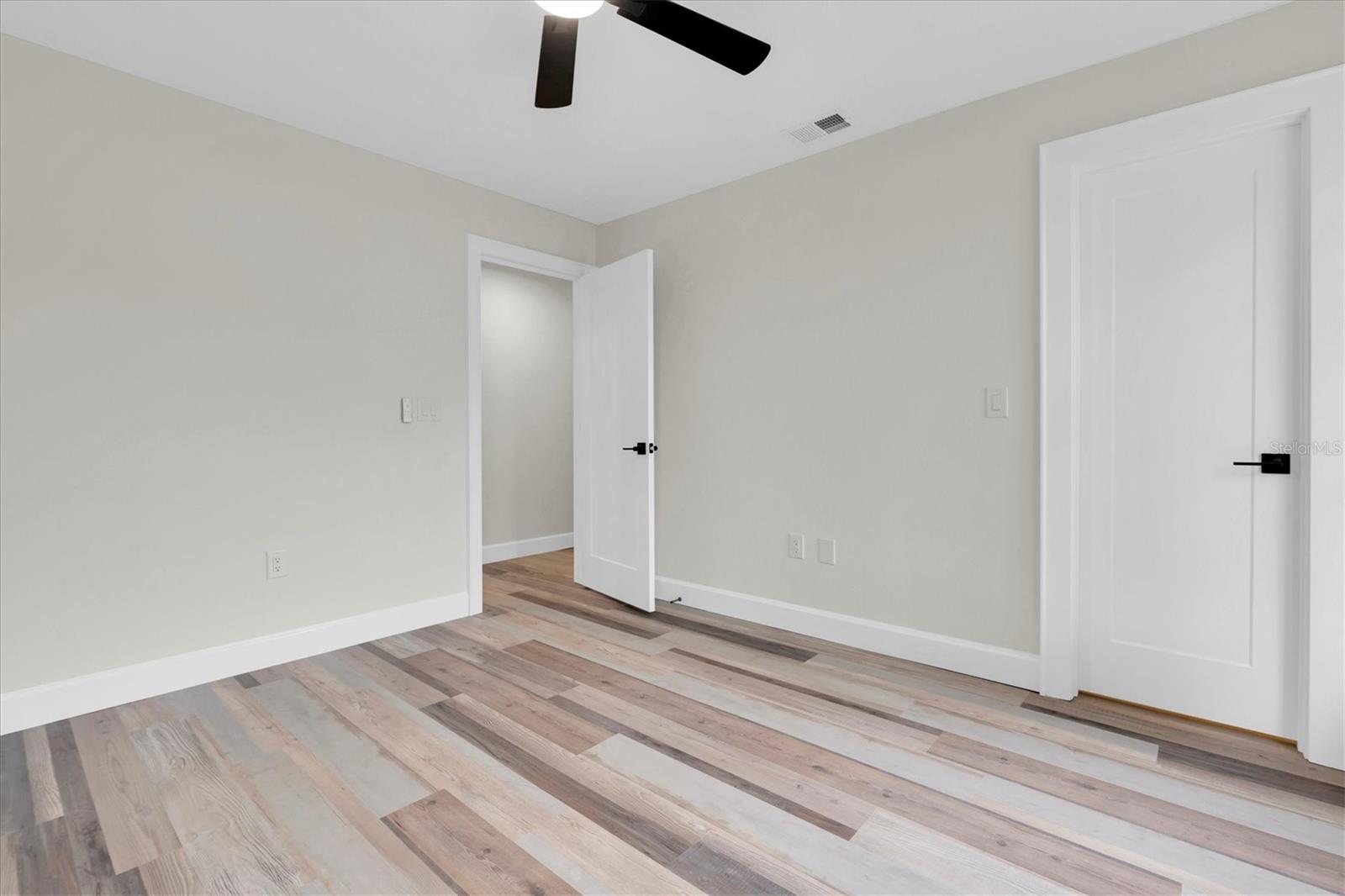 Image 32 of 50 For 1944 Vista View Drive