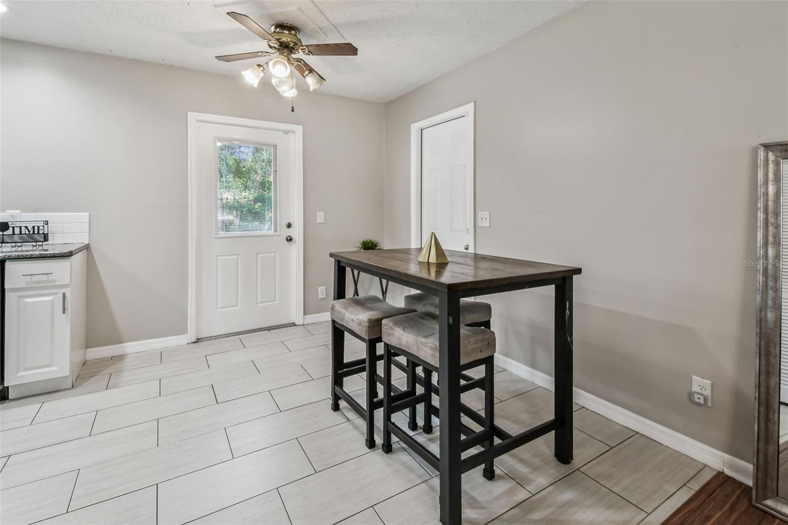 Image 14 of 33 For 4419 Dolphin Drive