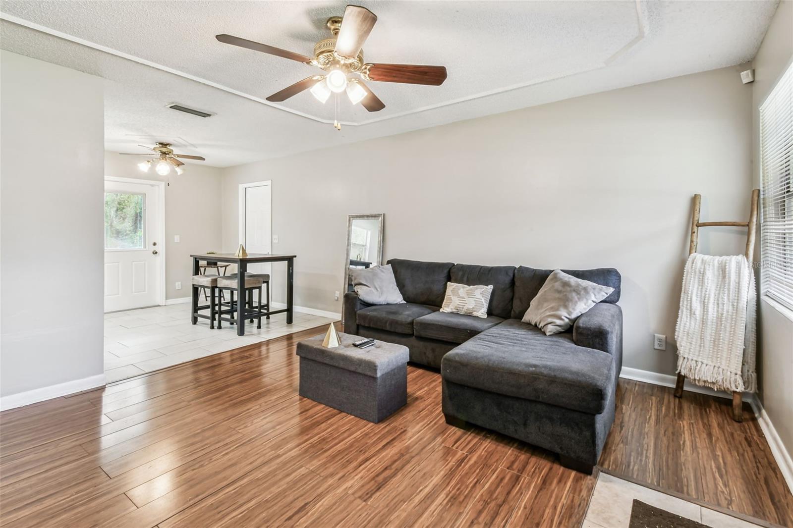 Image 17 of 33 For 4419 Dolphin Drive