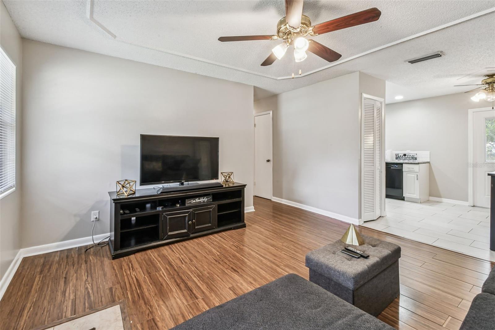 Image 18 of 33 For 4419 Dolphin Drive