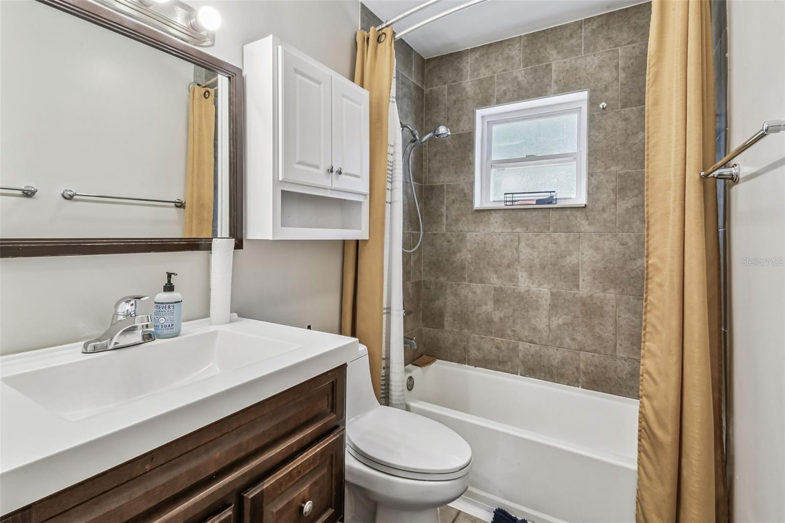 Image 5 of 33 For 4419 Dolphin Drive