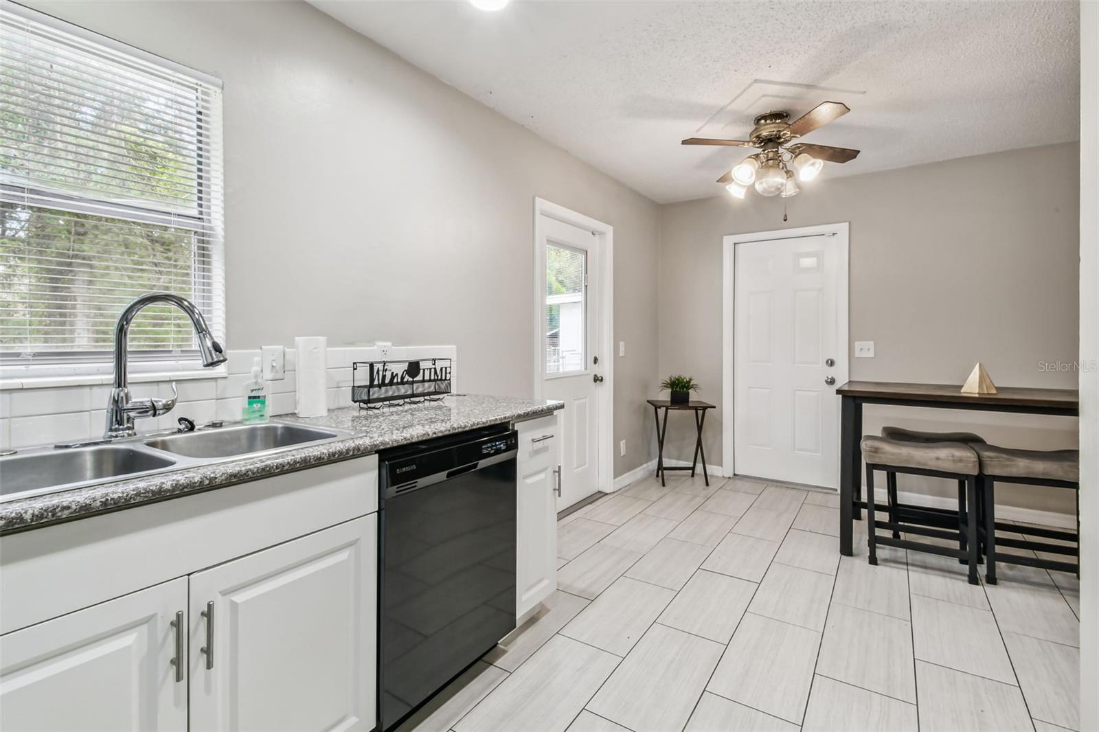 Image 6 of 33 For 4419 Dolphin Drive