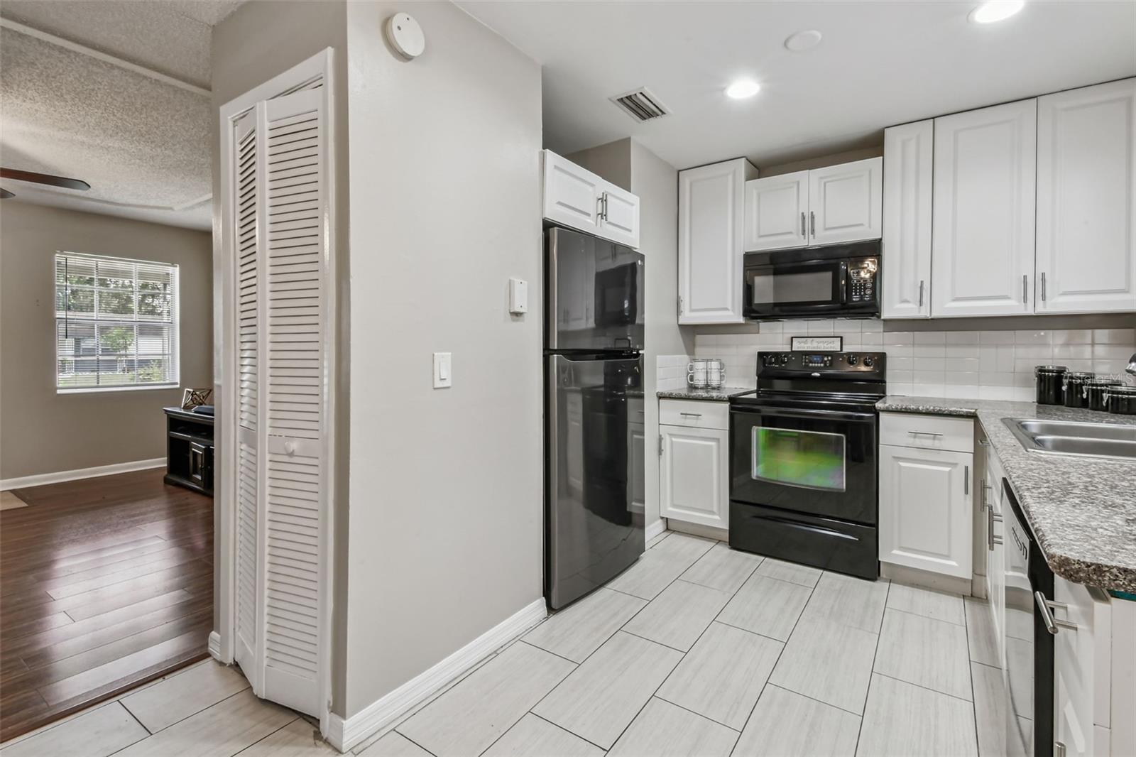 Image 7 of 33 For 4419 Dolphin Drive