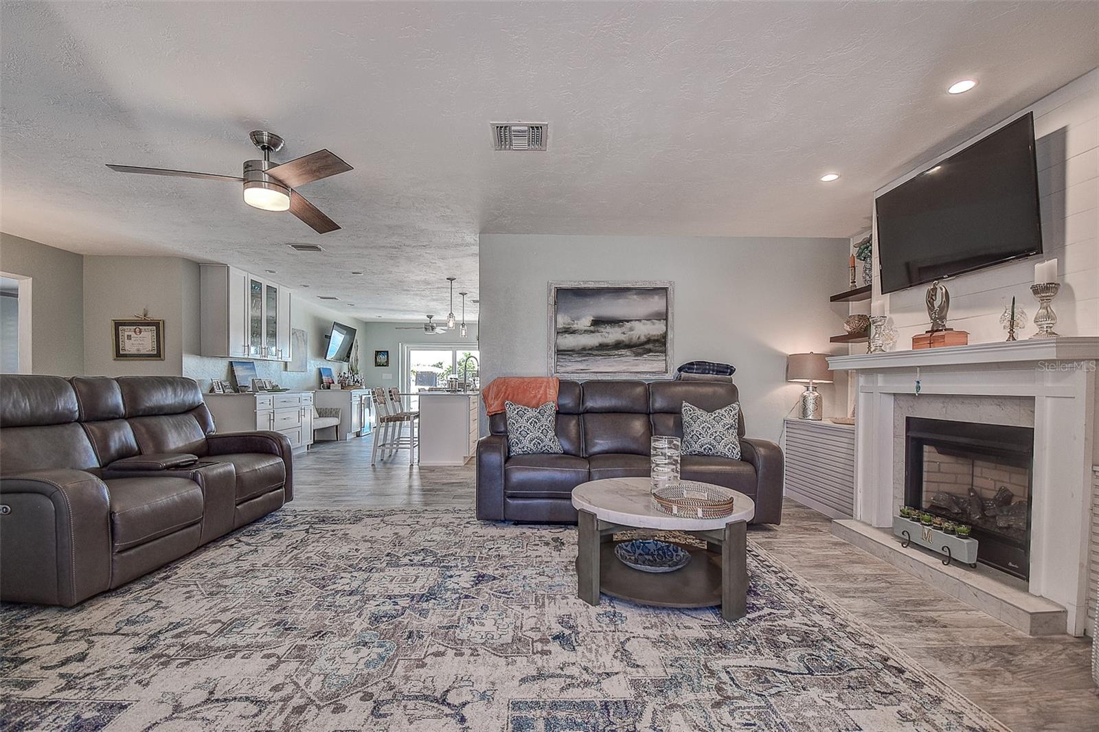 Image 6 of 47 For 5631 Oakhurst Drive