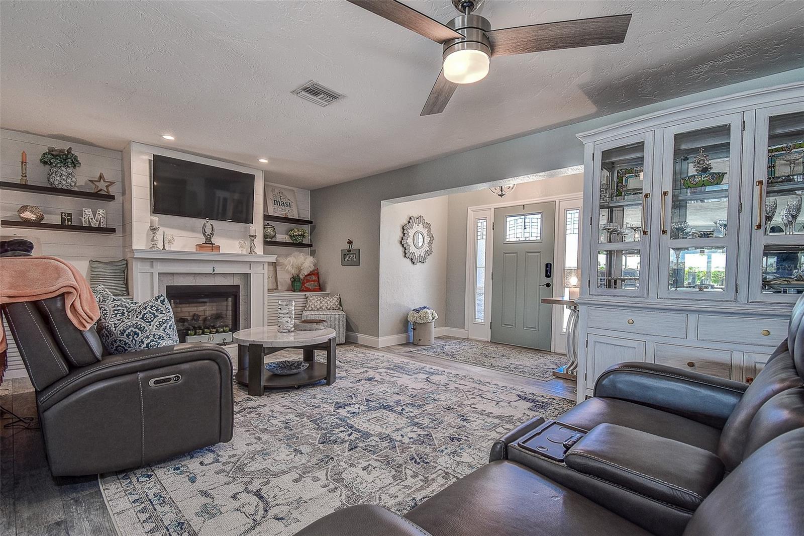 Image 8 of 47 For 5631 Oakhurst Drive