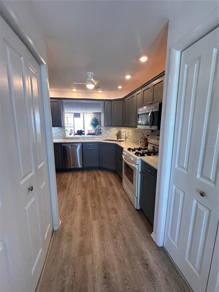 Image 21 of 65 For 6060 Shore Boulevard S 605