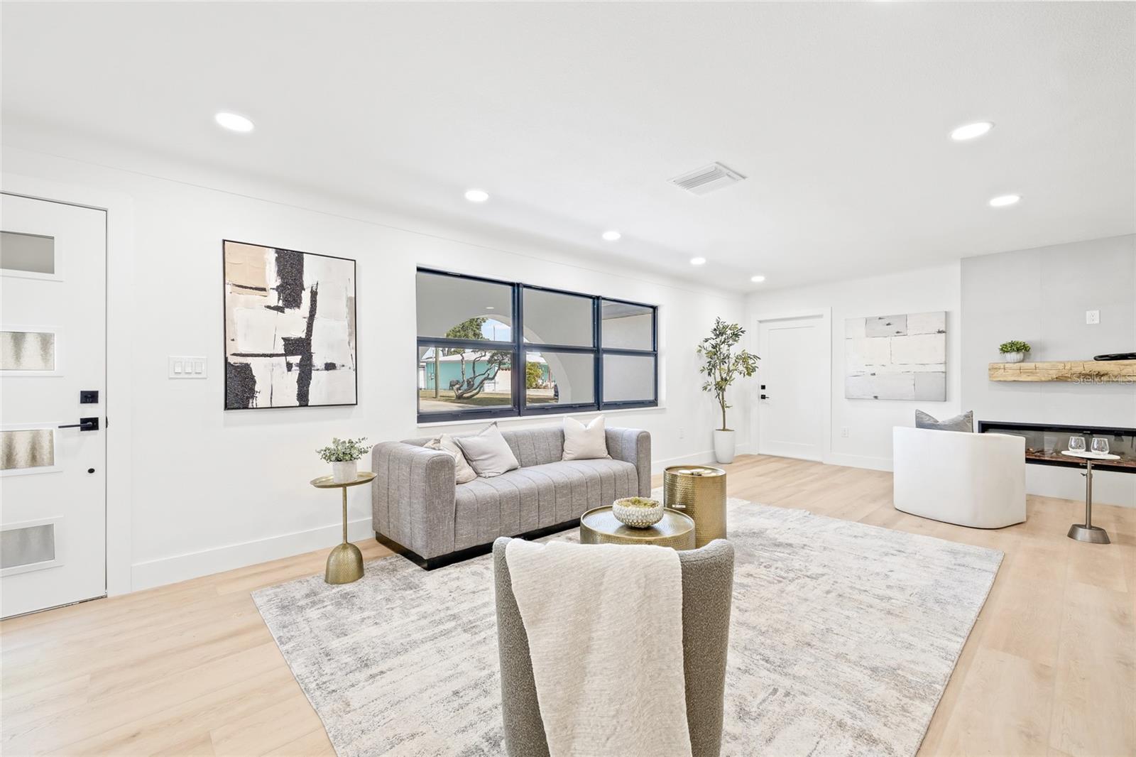 Image 4 of 46 For 6196 44th Avenue N