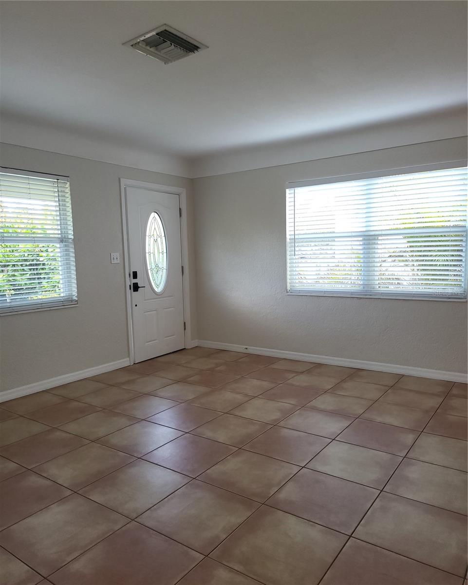 Image 4 of 22 For 5721 10th Avenue N