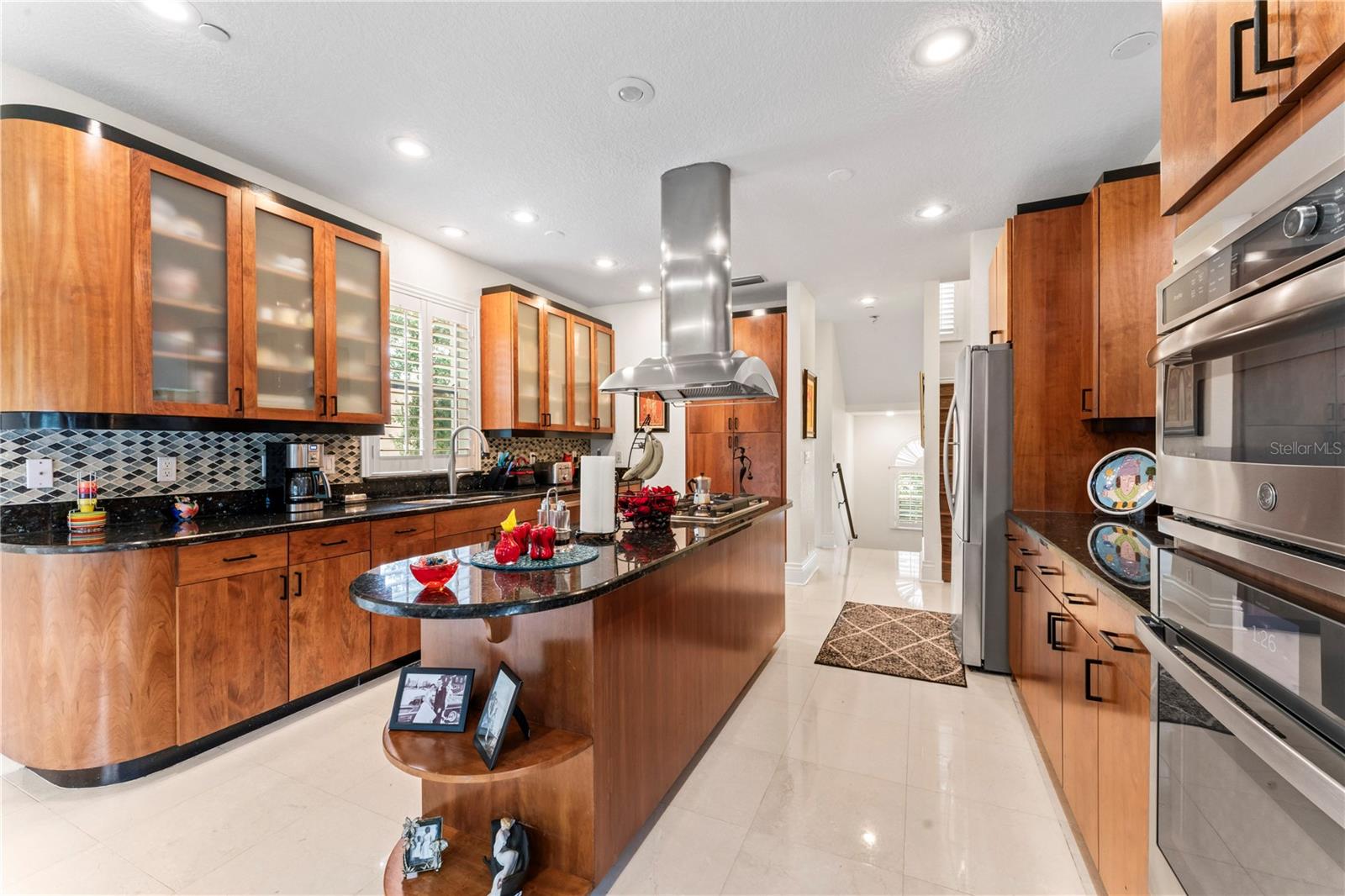 Image 18 of 79 For 2914 Shoreview Place