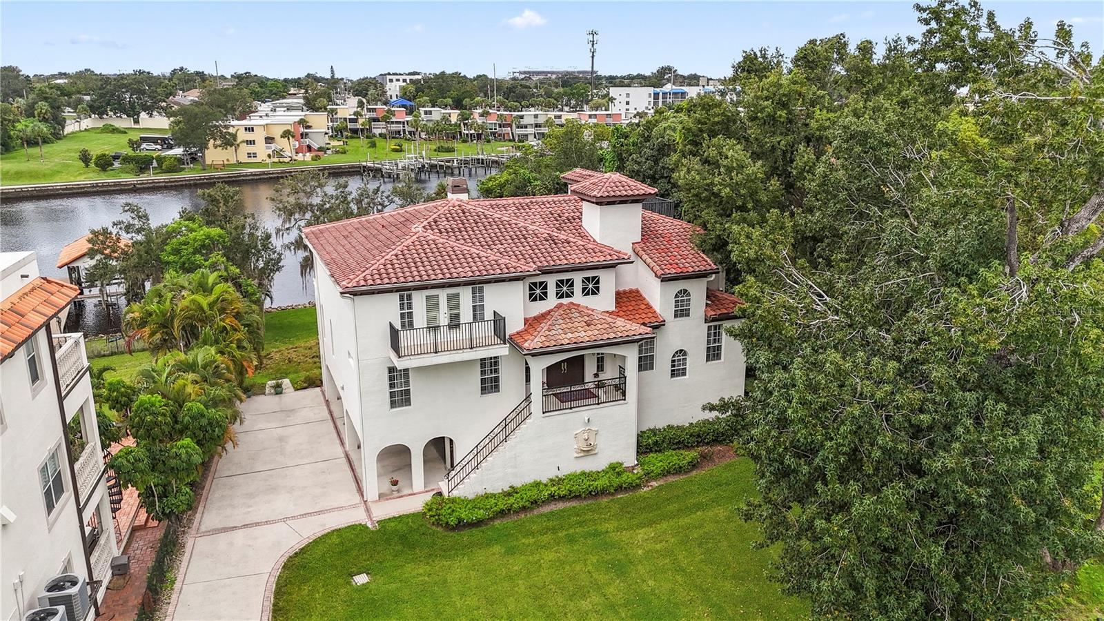 Image 3 of 79 For 2914 Shoreview Place