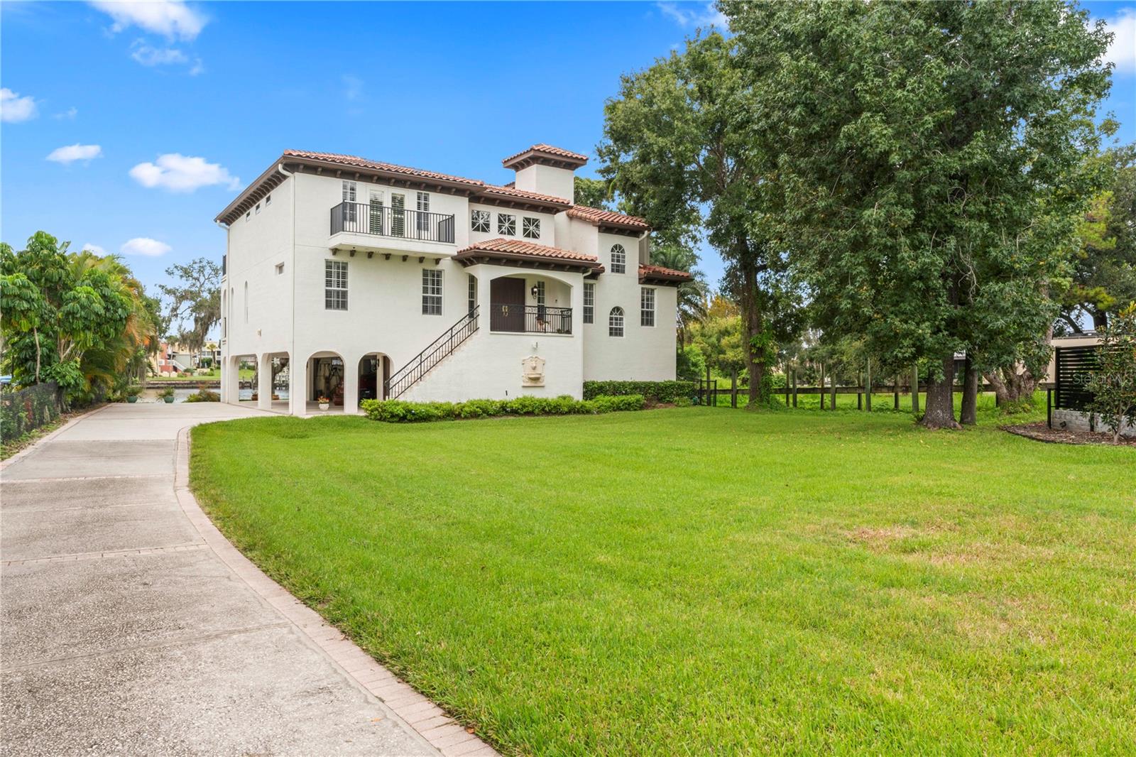 Image 4 of 79 For 2914 Shoreview Place