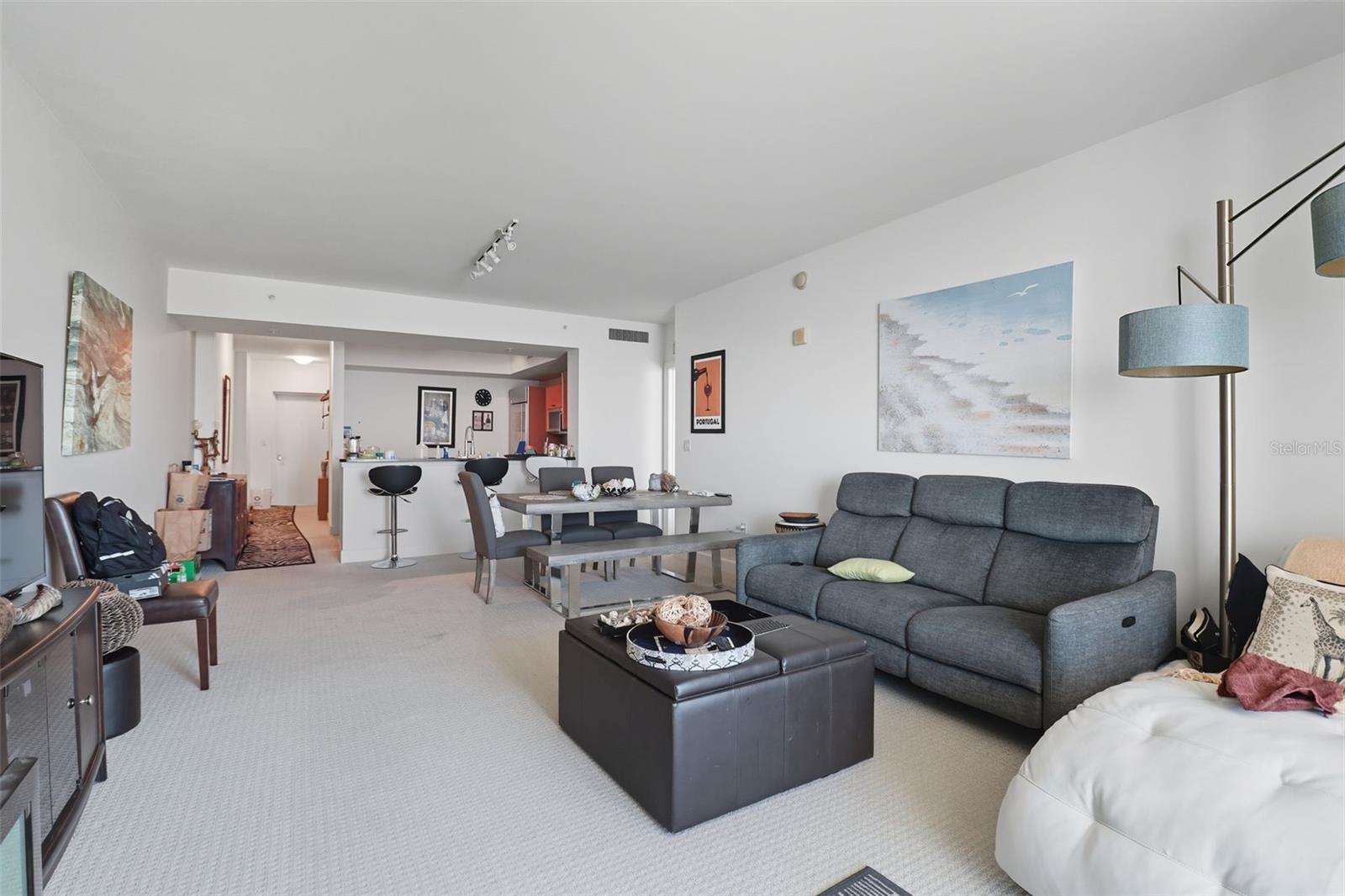 Image 10 of 11 For 3000 Oasis Grand Boulevard 1704