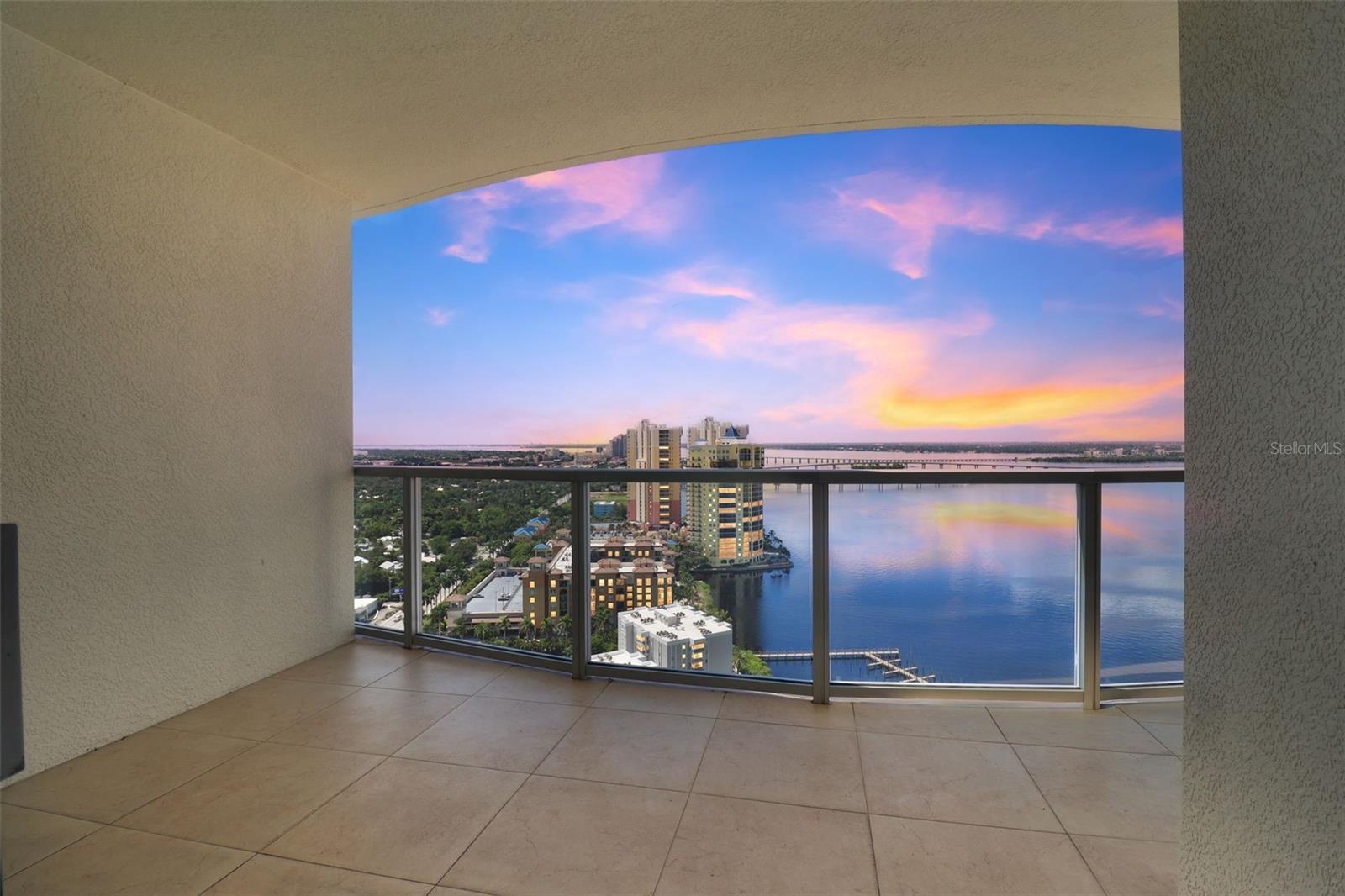 Image 11 of 11 For 3000 Oasis Grand Boulevard 1704