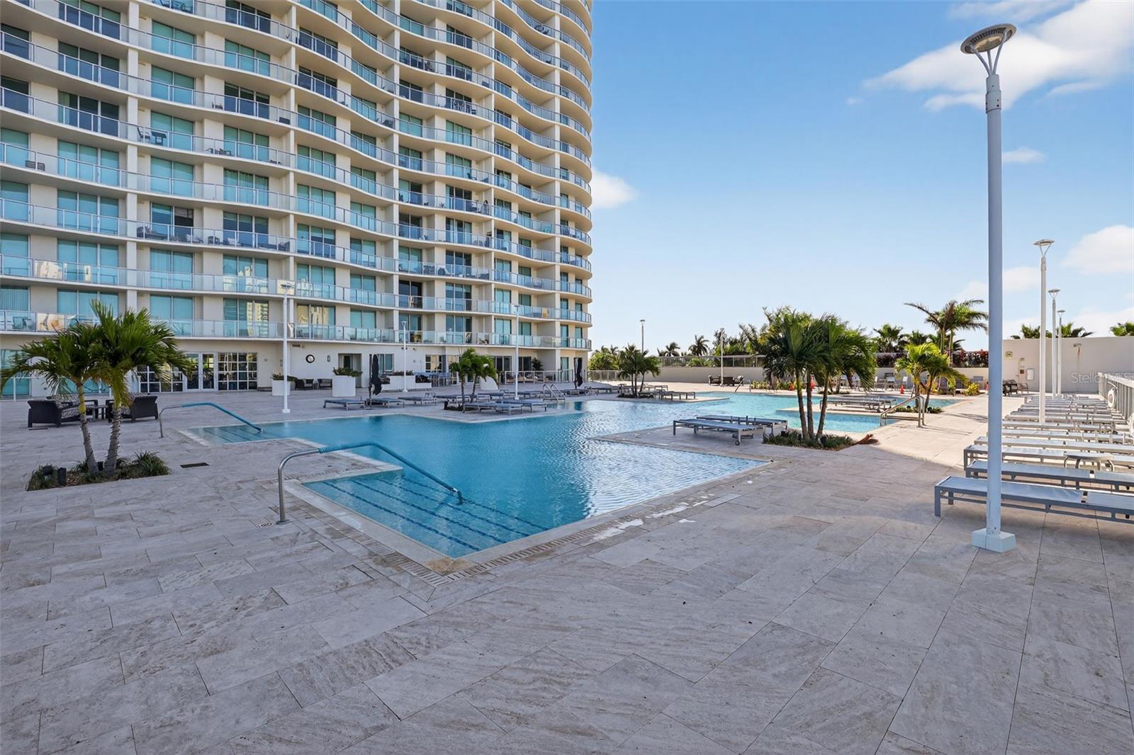 Image 13 of 39 For 3000 Oasis Grand Boulevard 1704