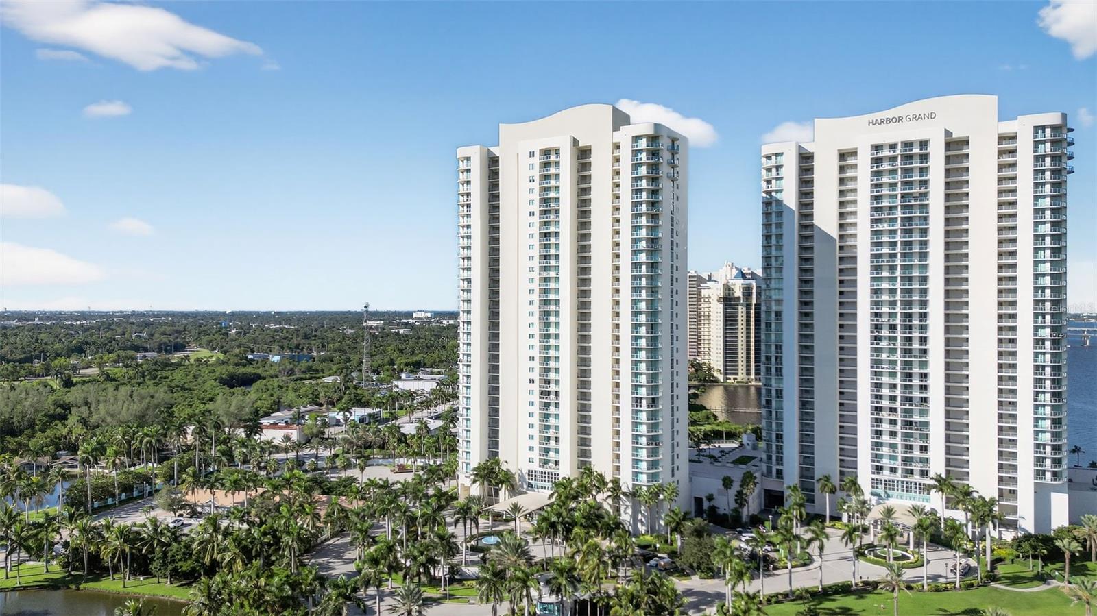 Image 15 of 39 For 3000 Oasis Grand Boulevard 1704