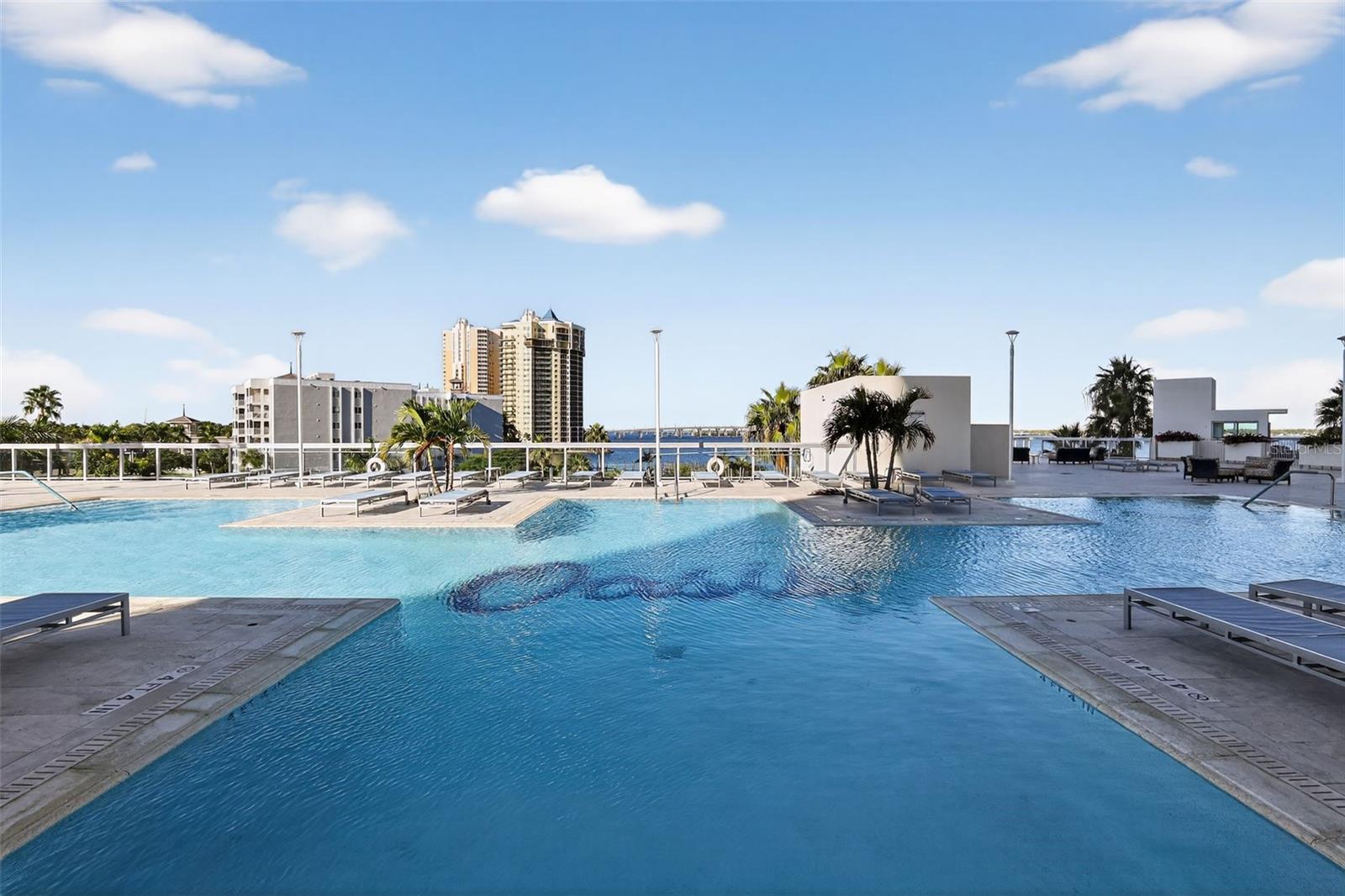 Image 18 of 39 For 3000 Oasis Grand Boulevard 1704