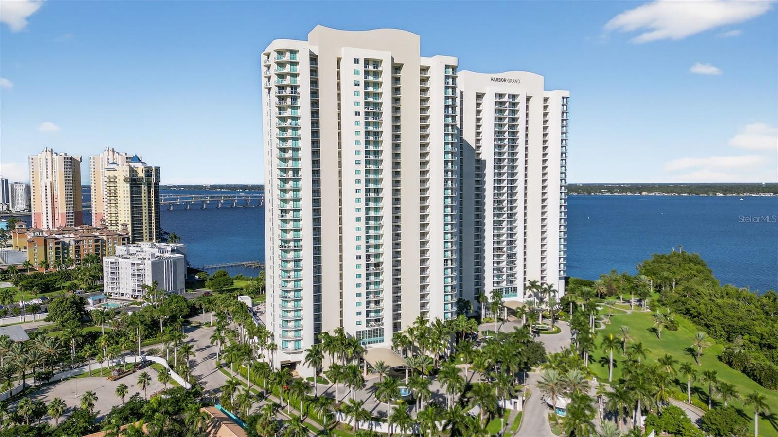 Image 22 of 39 For 3000 Oasis Grand Boulevard 1704