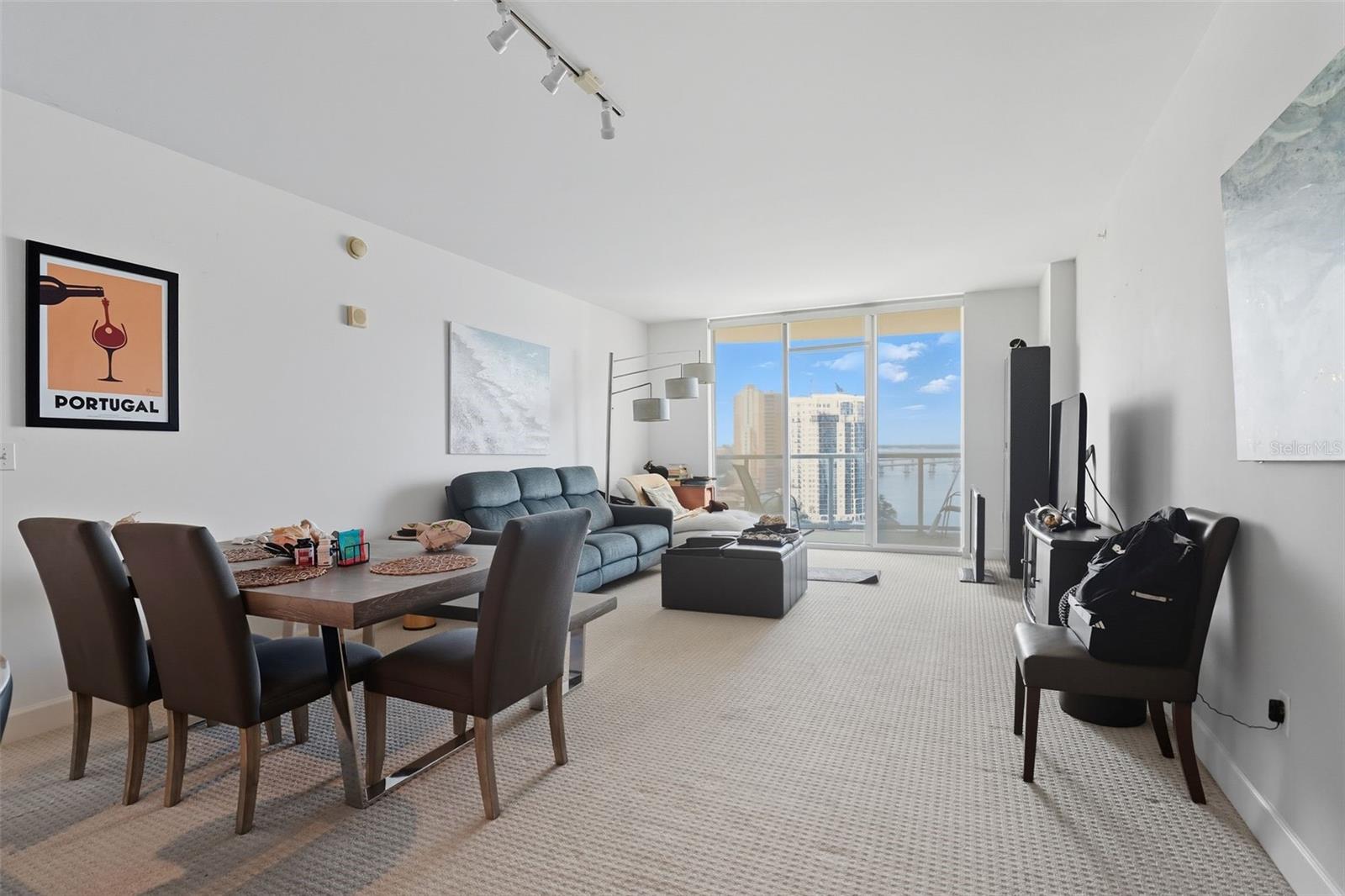 Image 3 of 11 For 3000 Oasis Grand Boulevard 1704