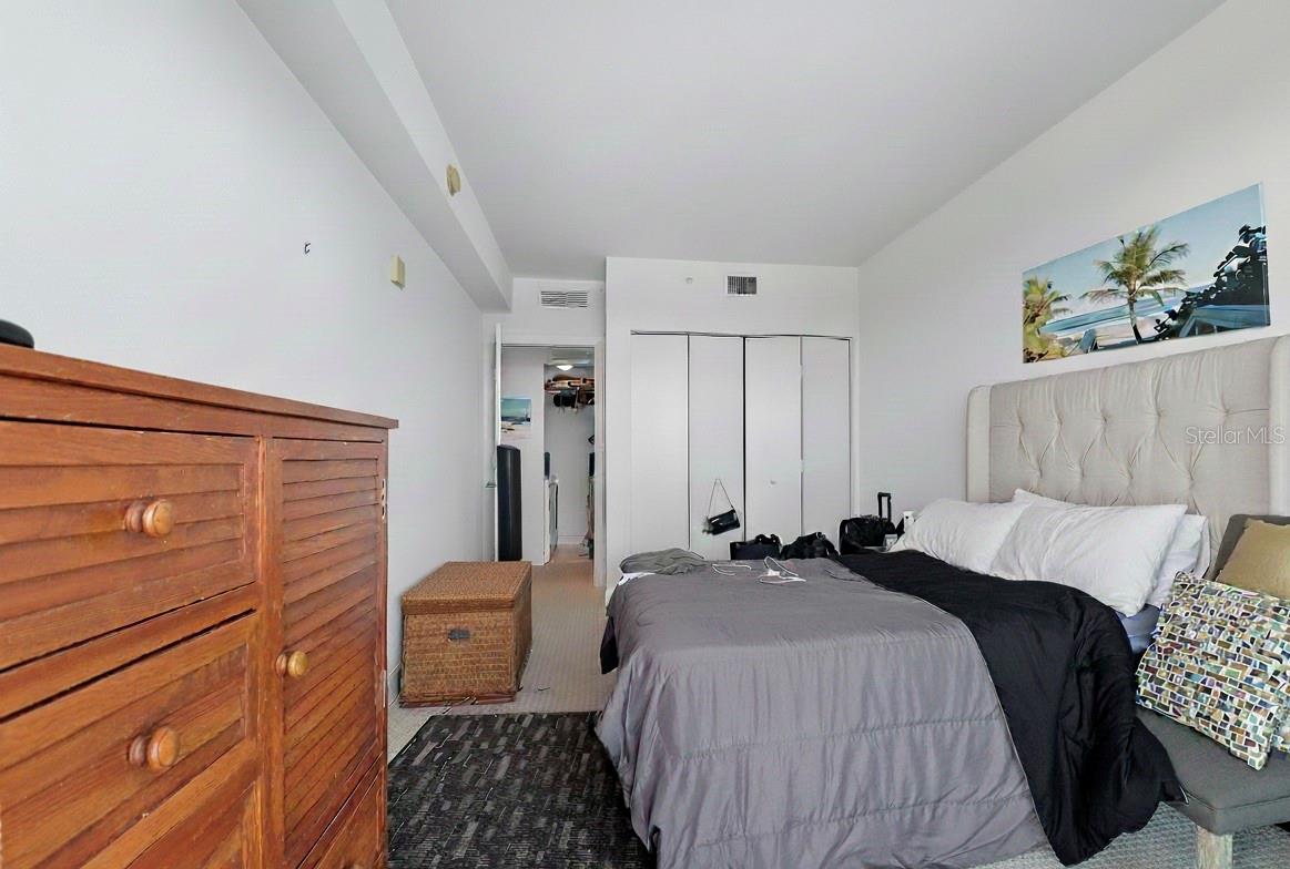 Image 5 of 11 For 3000 Oasis Grand Boulevard 1704