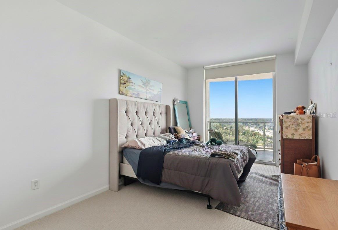Image 9 of 11 For 3000 Oasis Grand Boulevard 1704