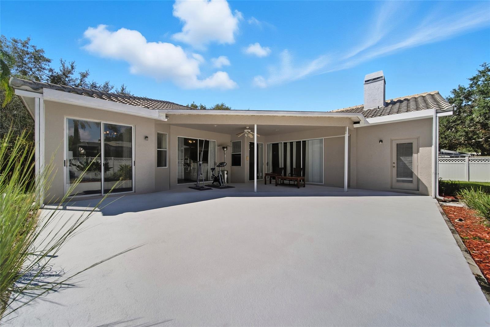 Listing photo id 11 for 9305 Wellington Park Circle