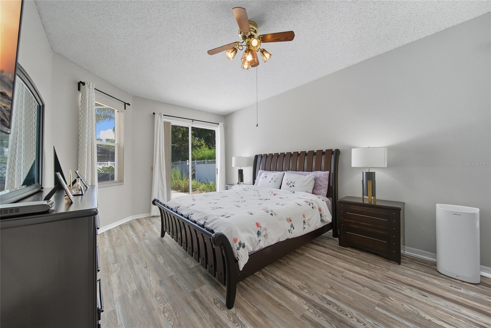 Listing photo id 13 for 9305 Wellington Park Circle