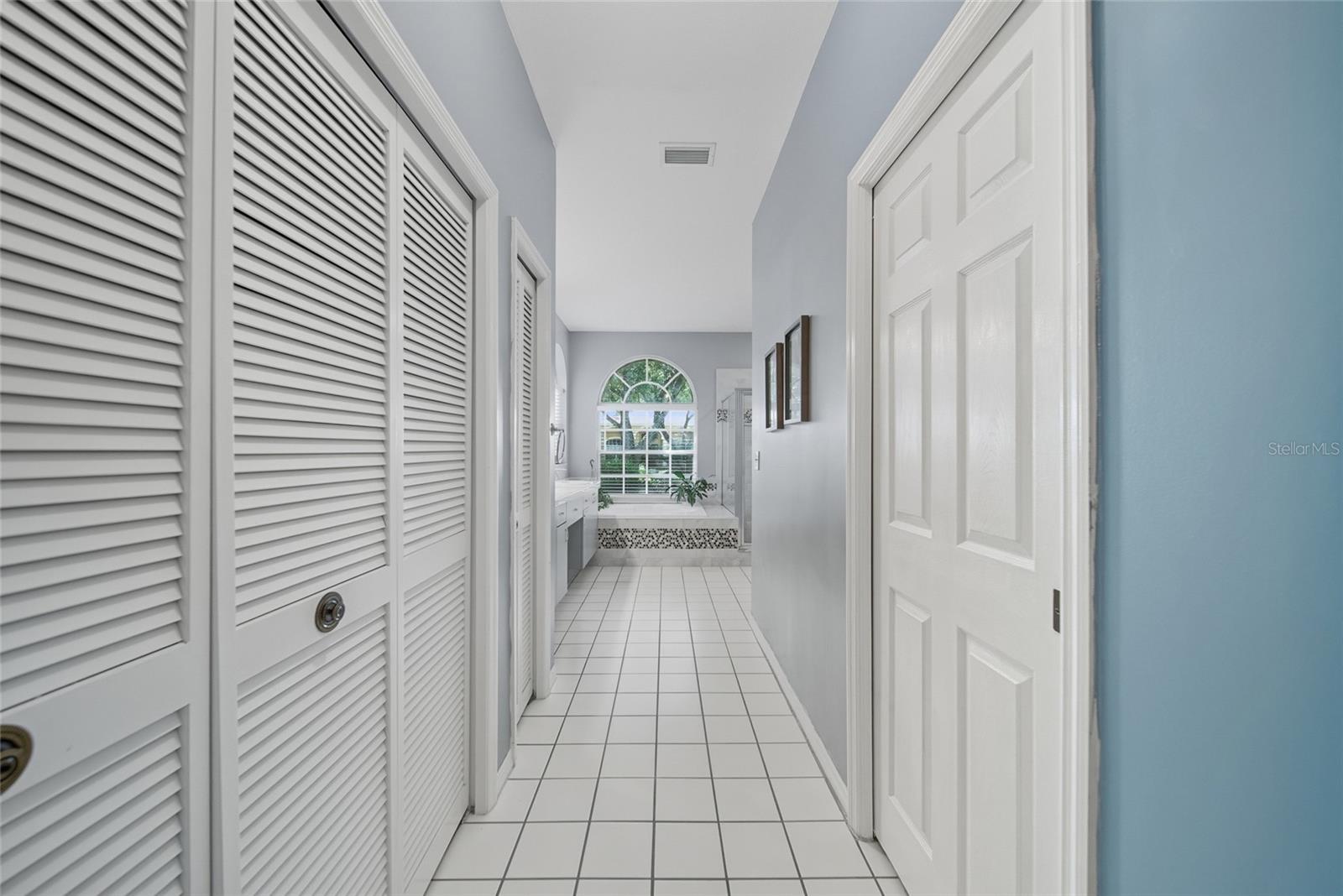 Listing photo id 14 for 9305 Wellington Park Circle