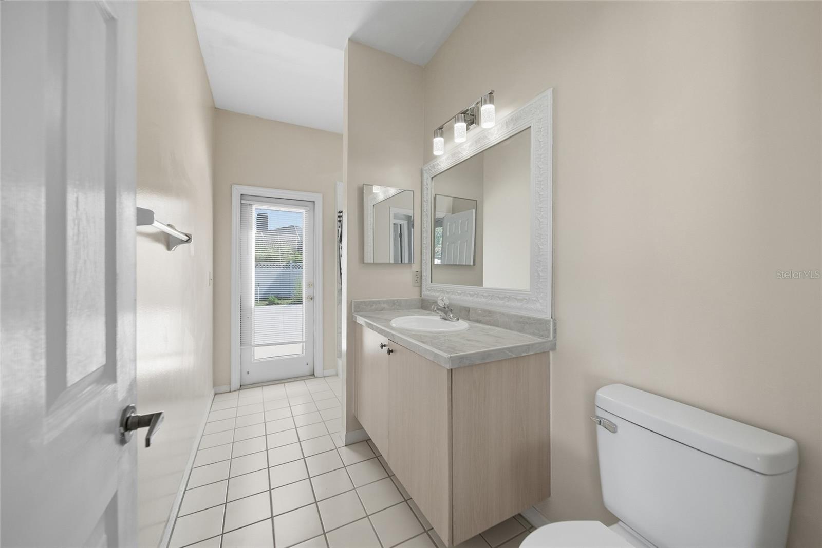 Listing photo id 17 for 9305 Wellington Park Circle