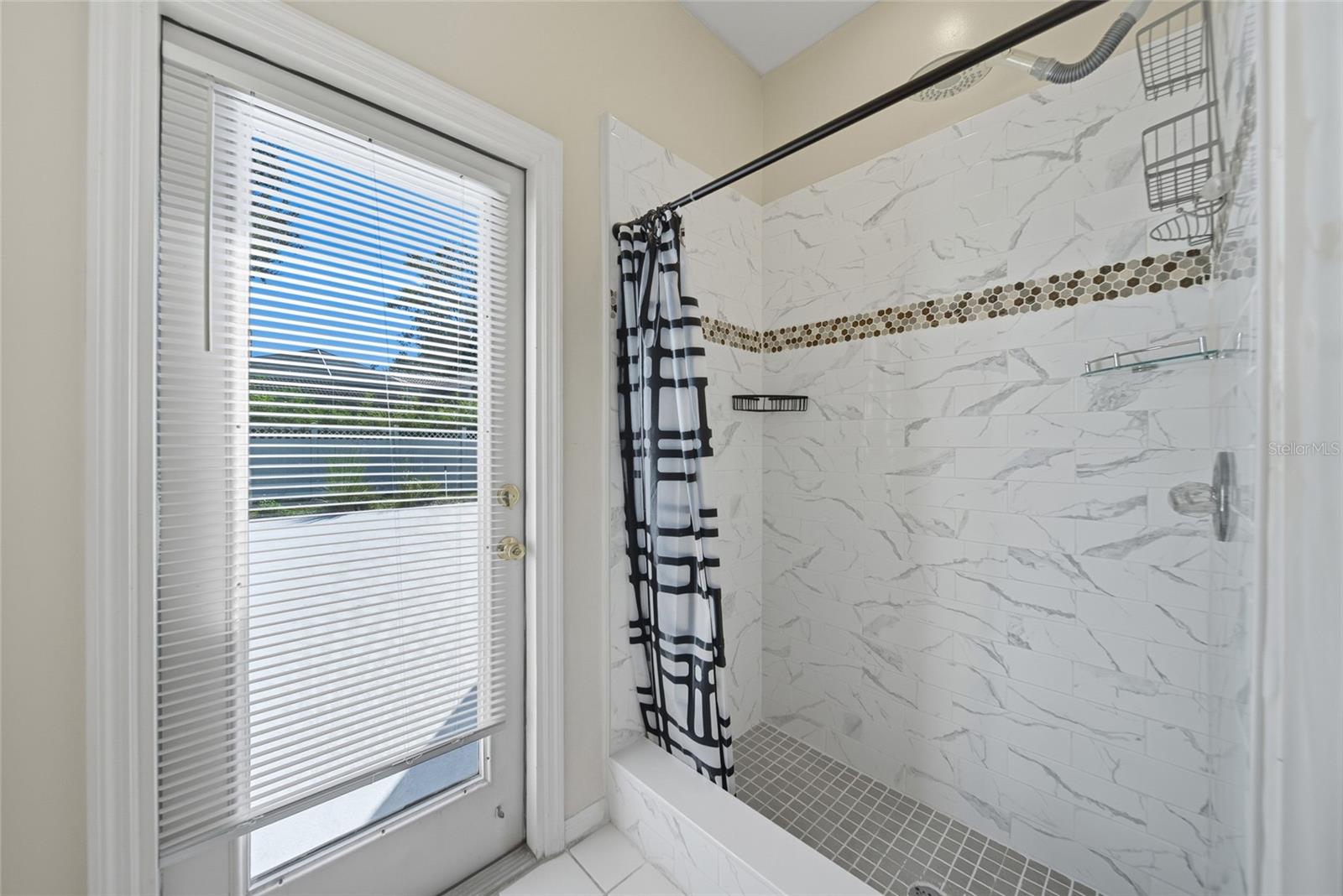 Listing photo id 18 for 9305 Wellington Park Circle