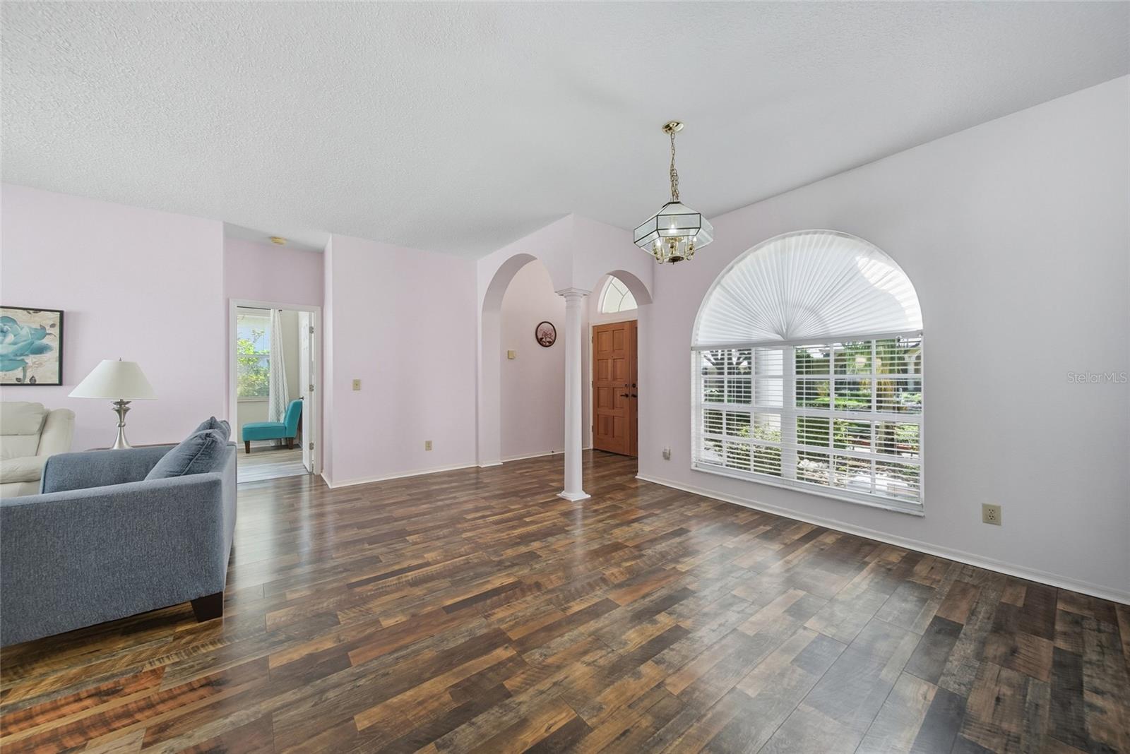 Listing photo id 2 for 9305 Wellington Park Circle