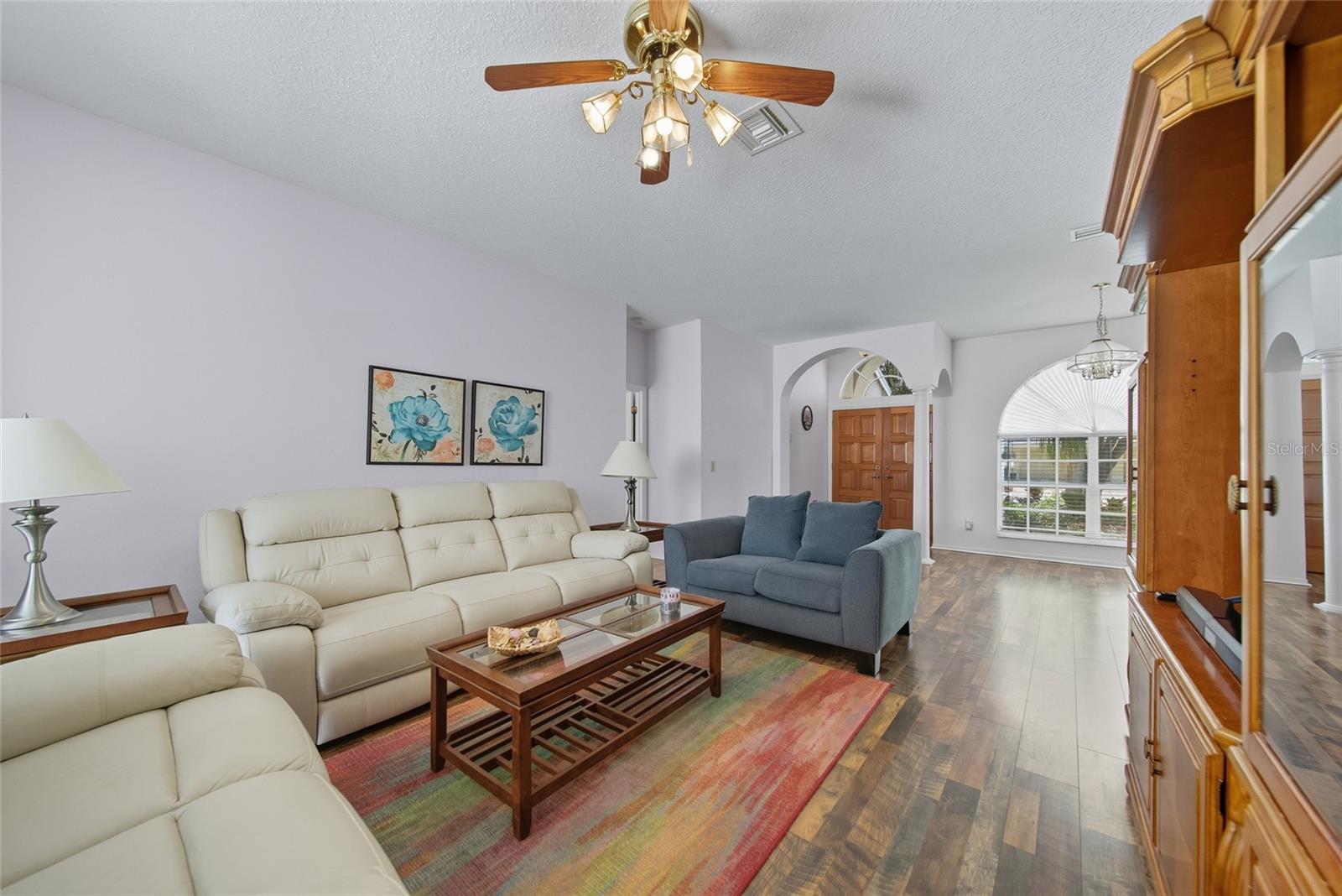 Listing photo id 3 for 9305 Wellington Park Circle