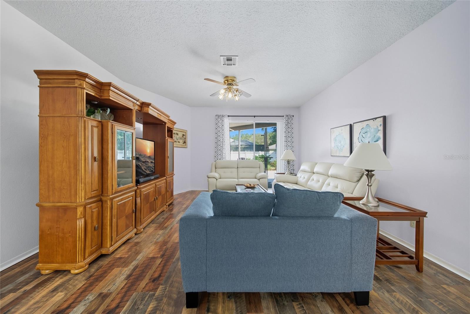 Listing photo id 4 for 9305 Wellington Park Circle