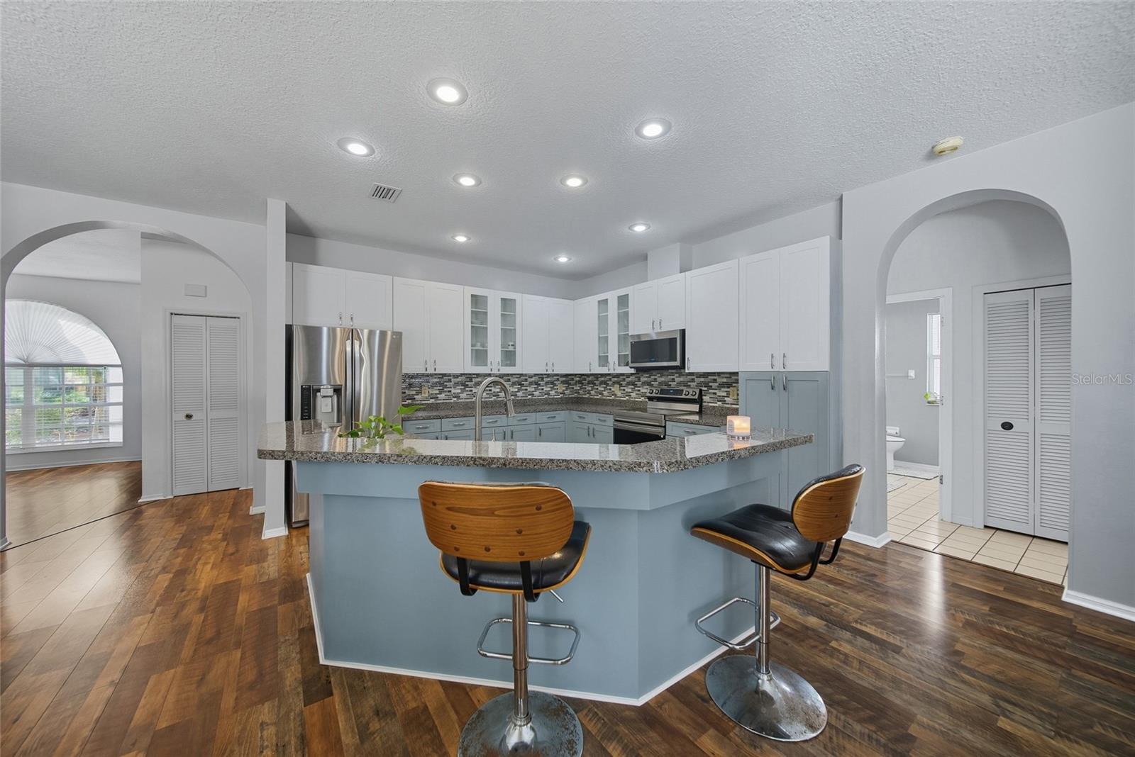 Listing photo id 6 for 9305 Wellington Park Circle