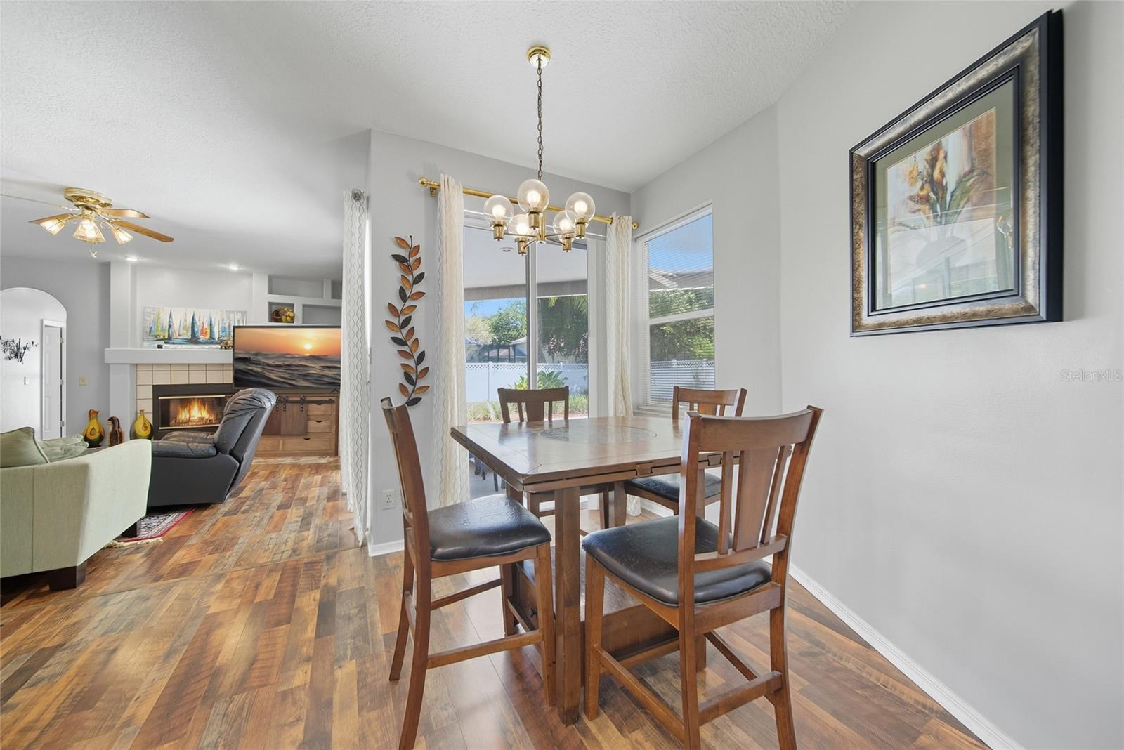 Listing photo id 7 for 9305 Wellington Park Circle