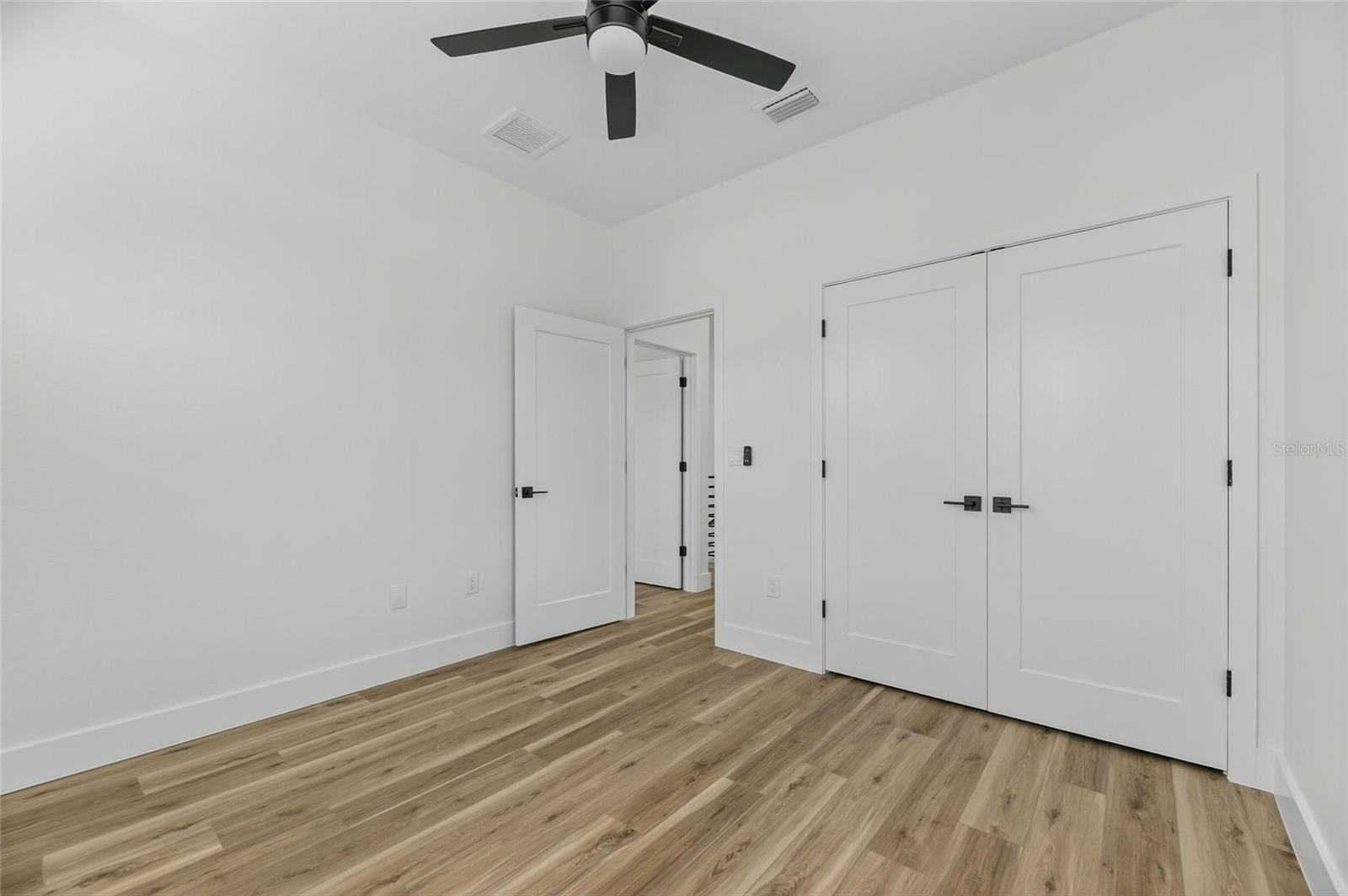 Image 17 of 23 For 1002 19th Avenue