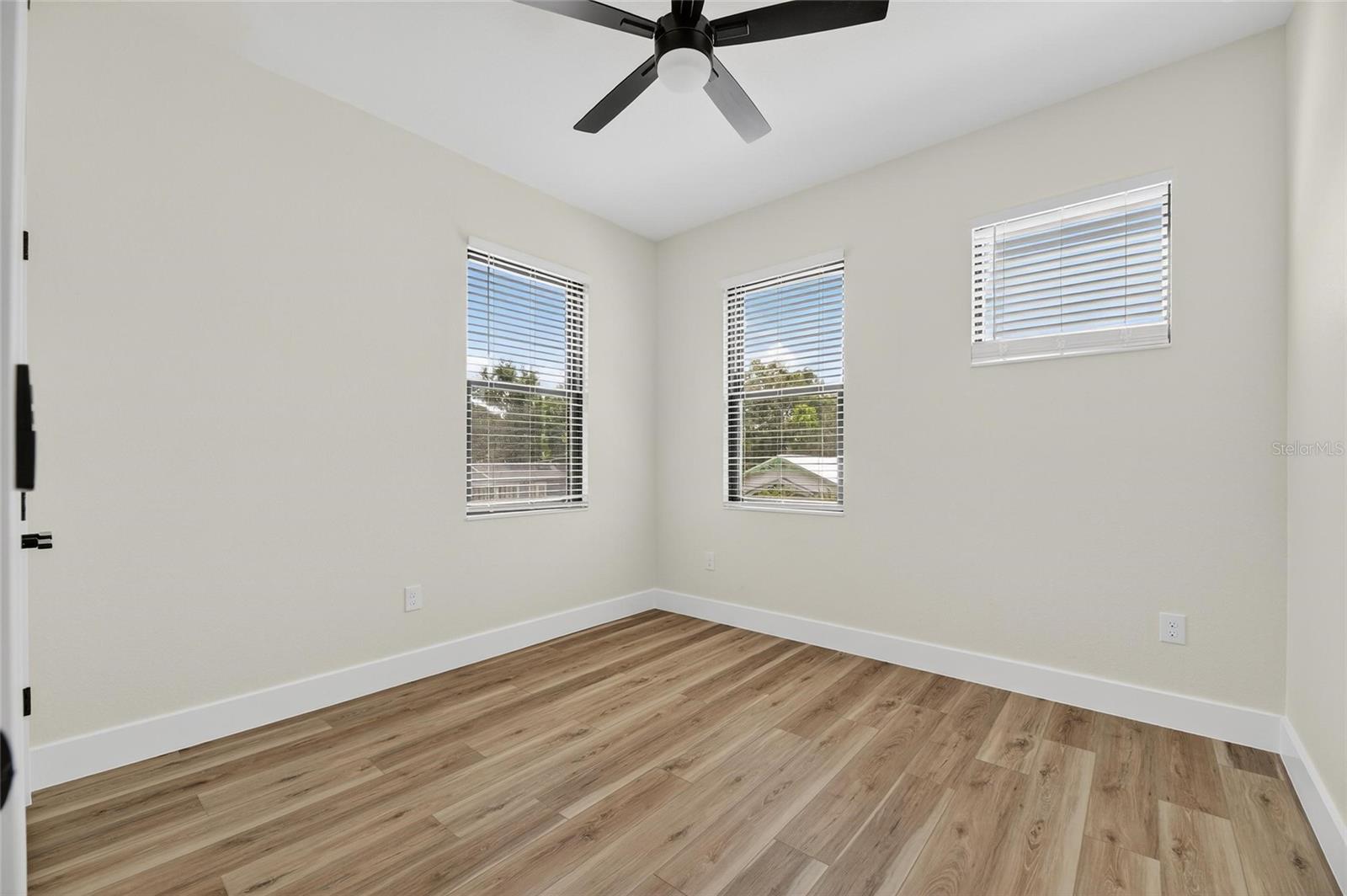 Image 18 of 23 For 1002 19th Avenue