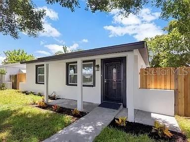 Image 2 of 7 For 2450 40th Avenue N