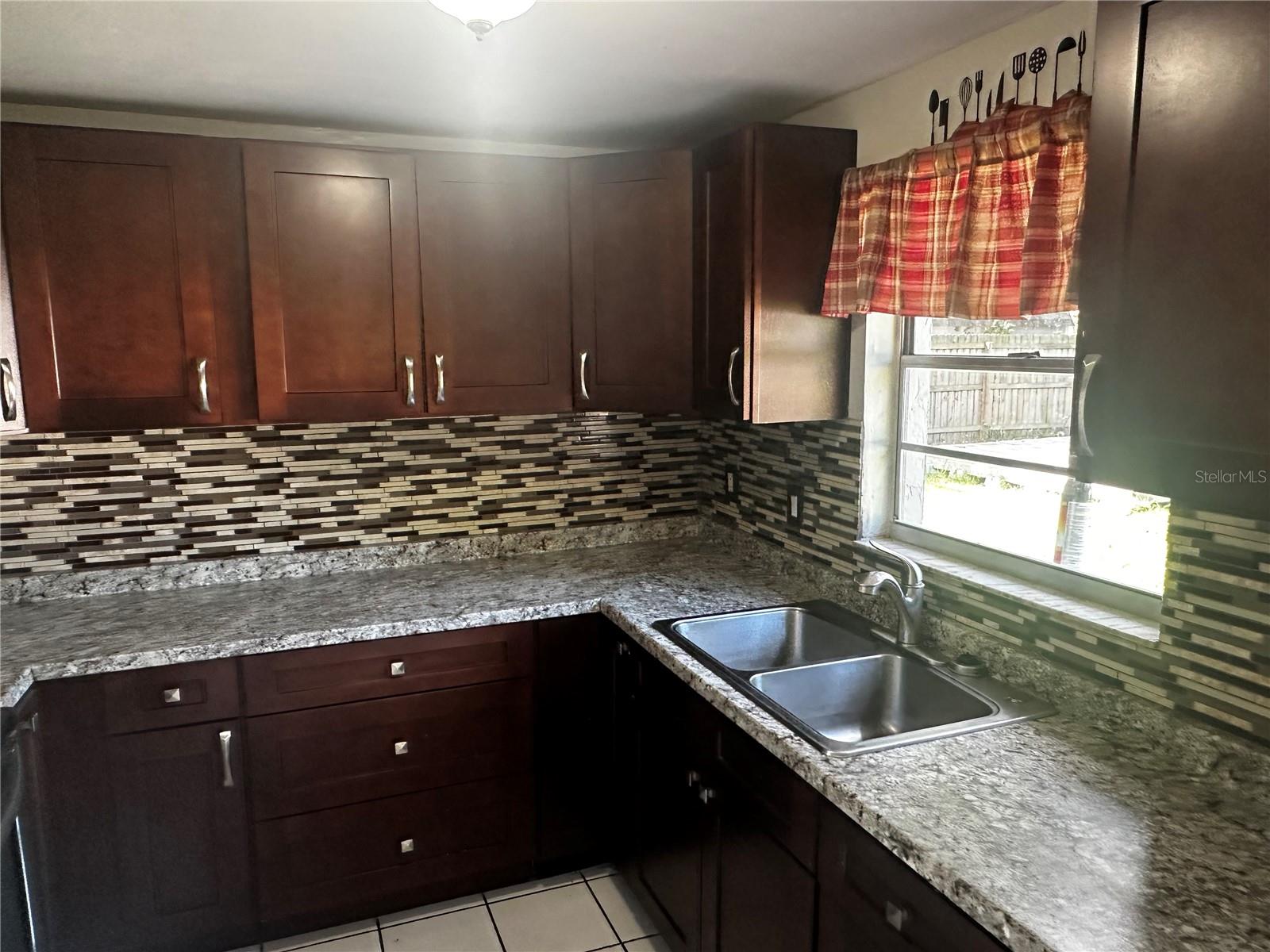 Image 4 of 11 For 3704 Meadowbreeze Drive