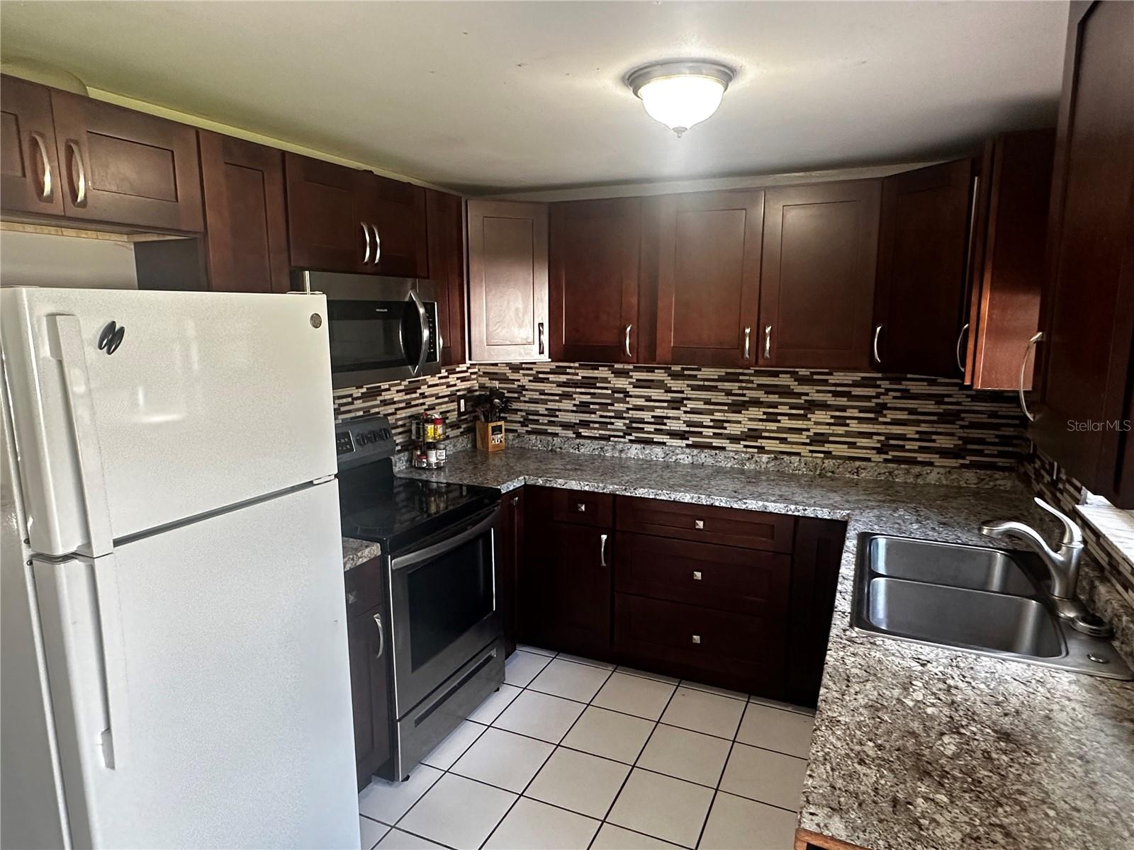 Image 5 of 11 For 3704 Meadowbreeze Drive