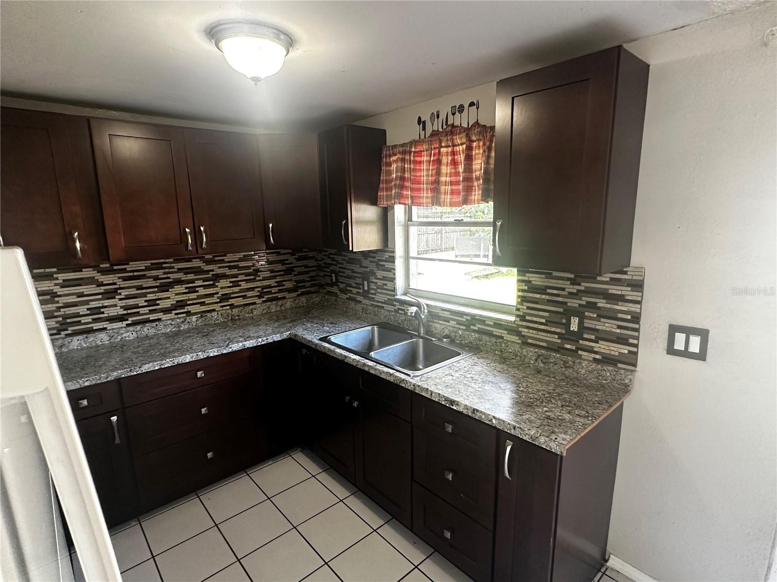 Image 7 of 11 For 3704 Meadowbreeze Drive