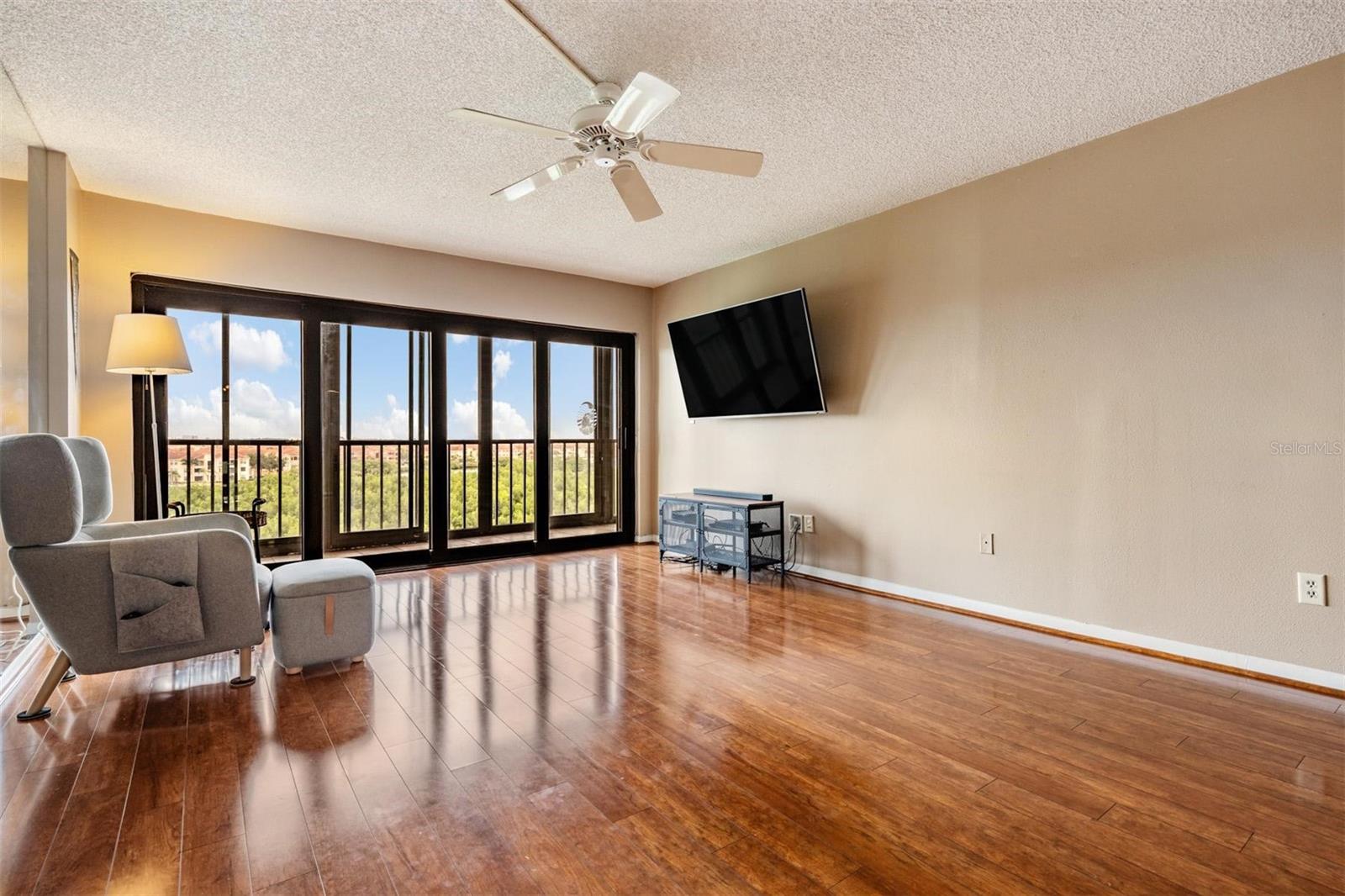 Image 15 of 59 For 3300 Cove Cay Drive 7b