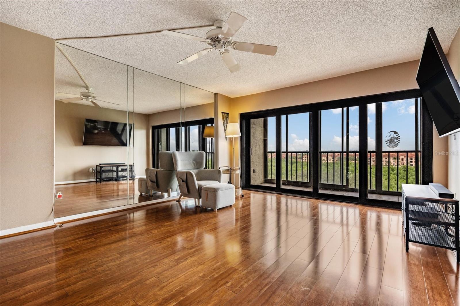 Image 17 of 59 For 3300 Cove Cay Drive 7b