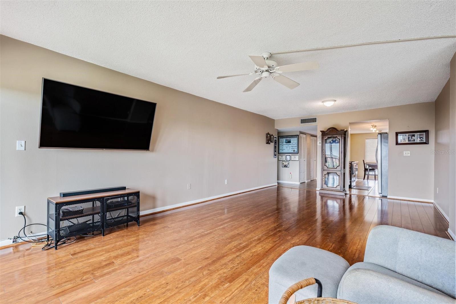 Image 18 of 59 For 3300 Cove Cay Drive 7b